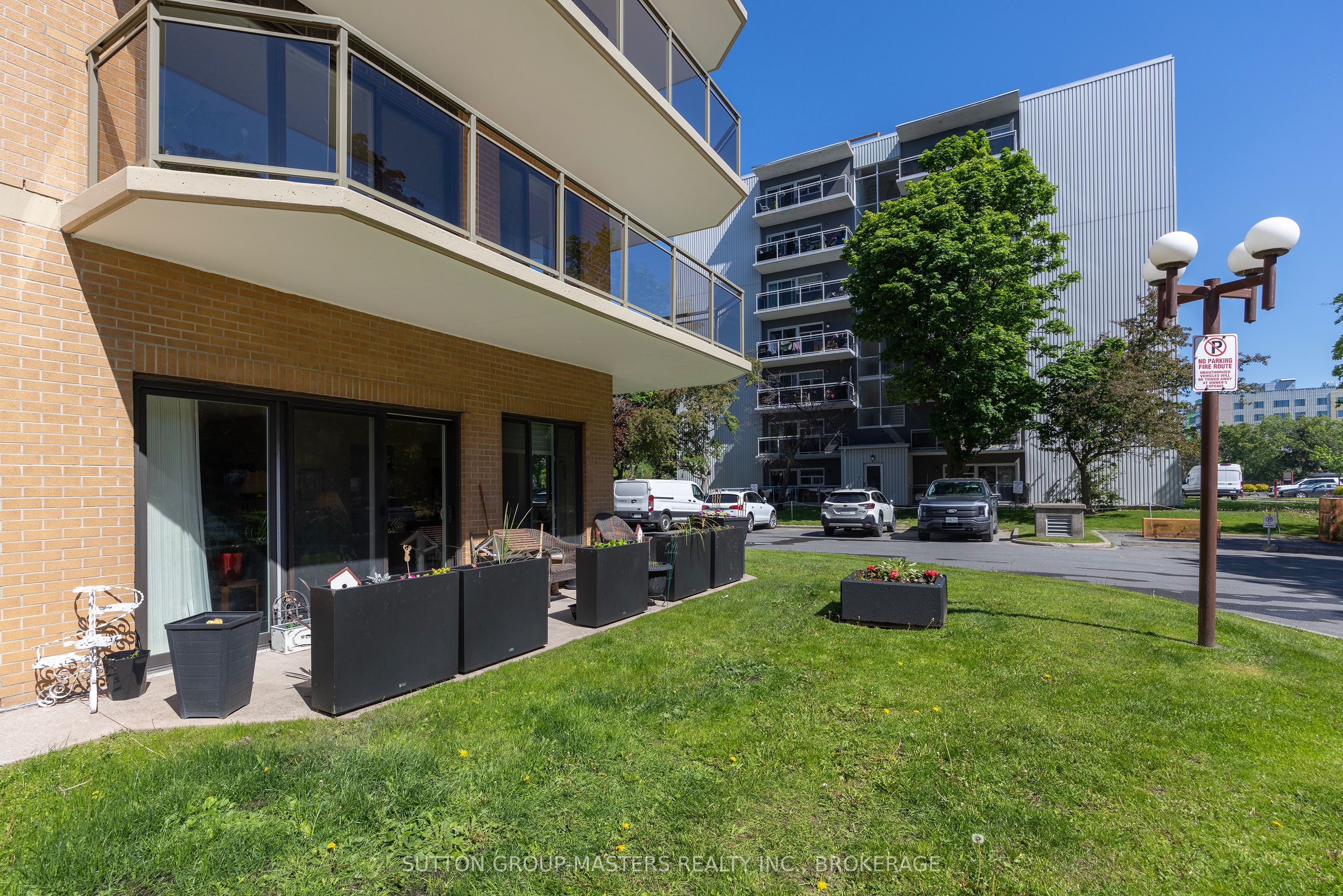 257 Bath Road 102