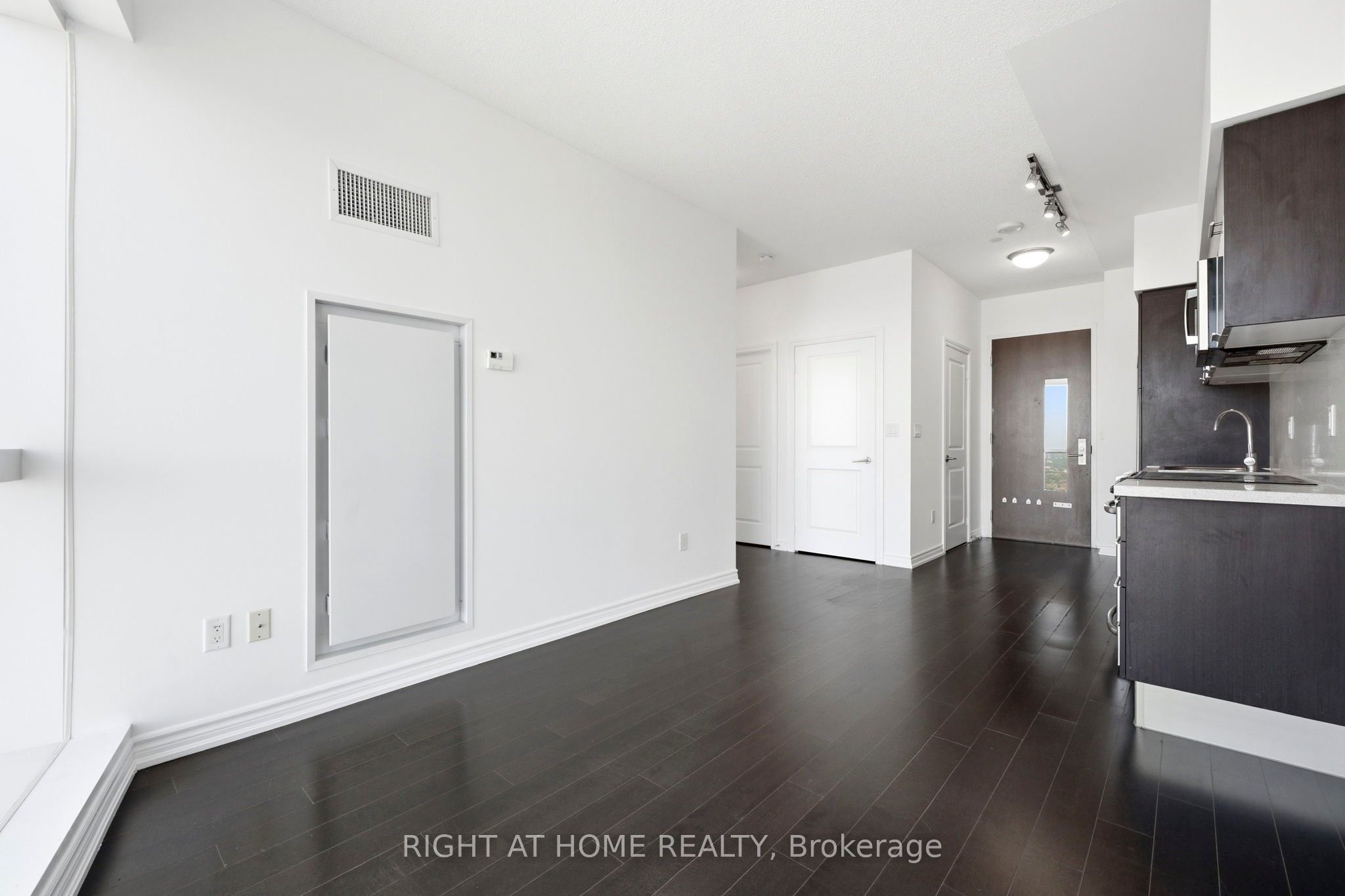 386 Yonge Street 5614