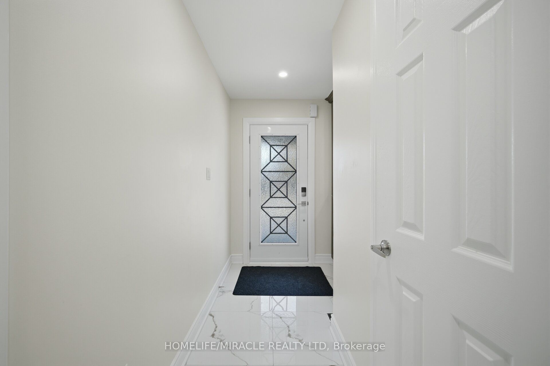 33 Ridgefield Court