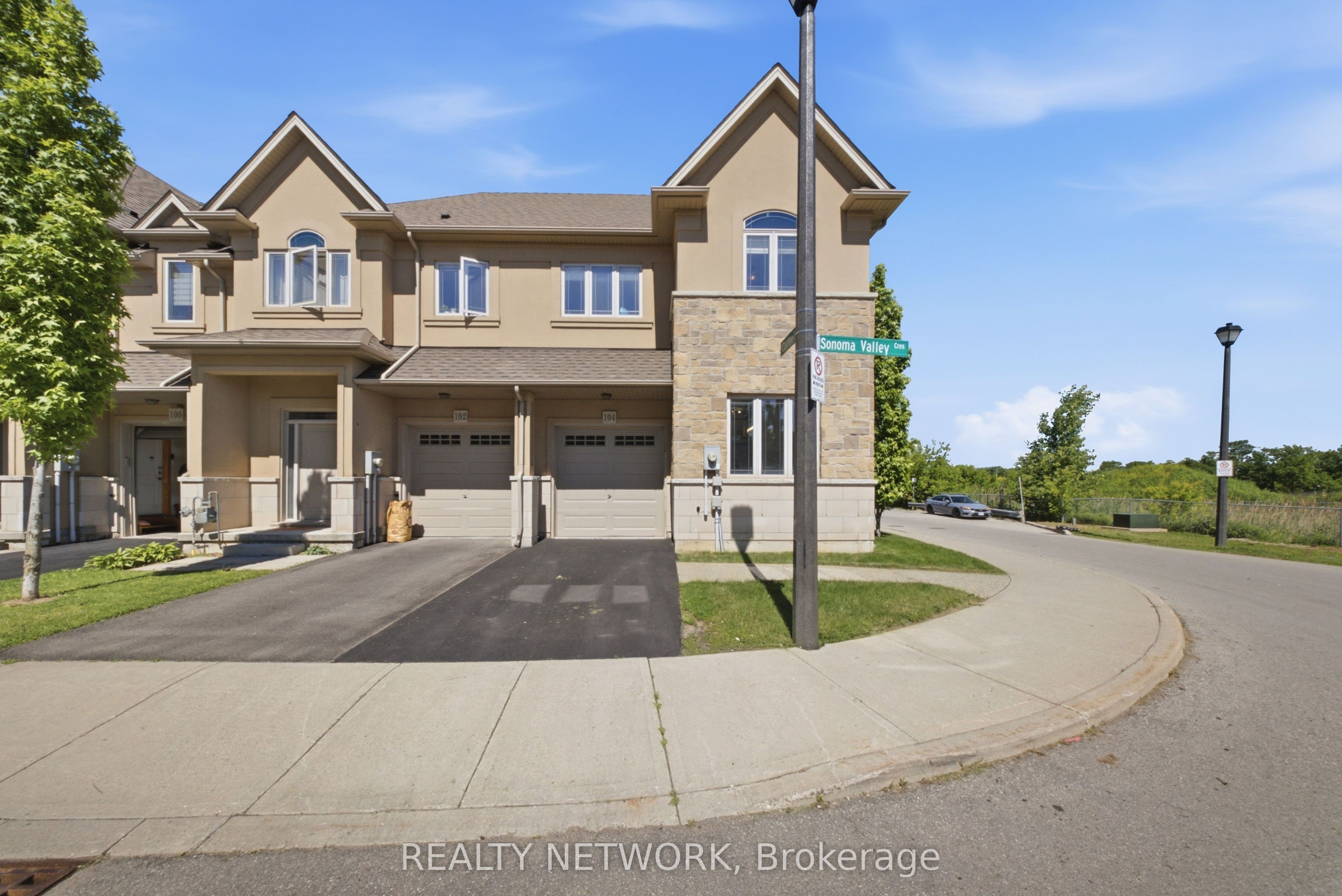 104 Sonoma Valley Crescent