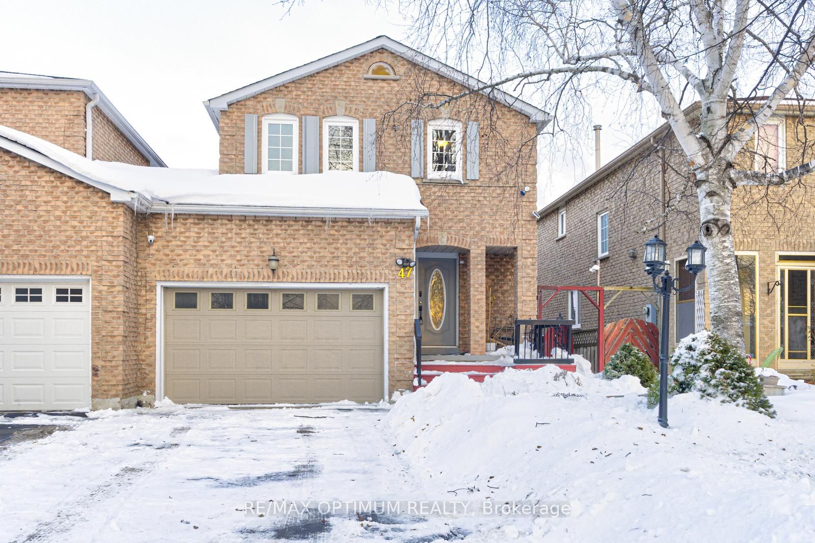47 Hewitt Crescent E