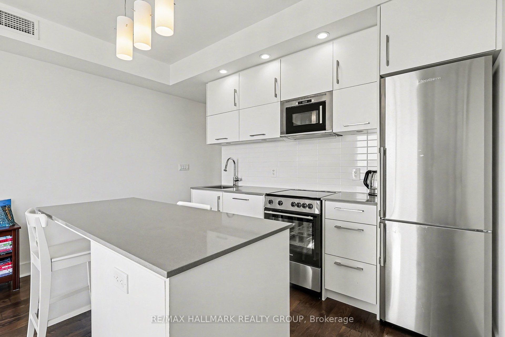 255 Bay Street 1412