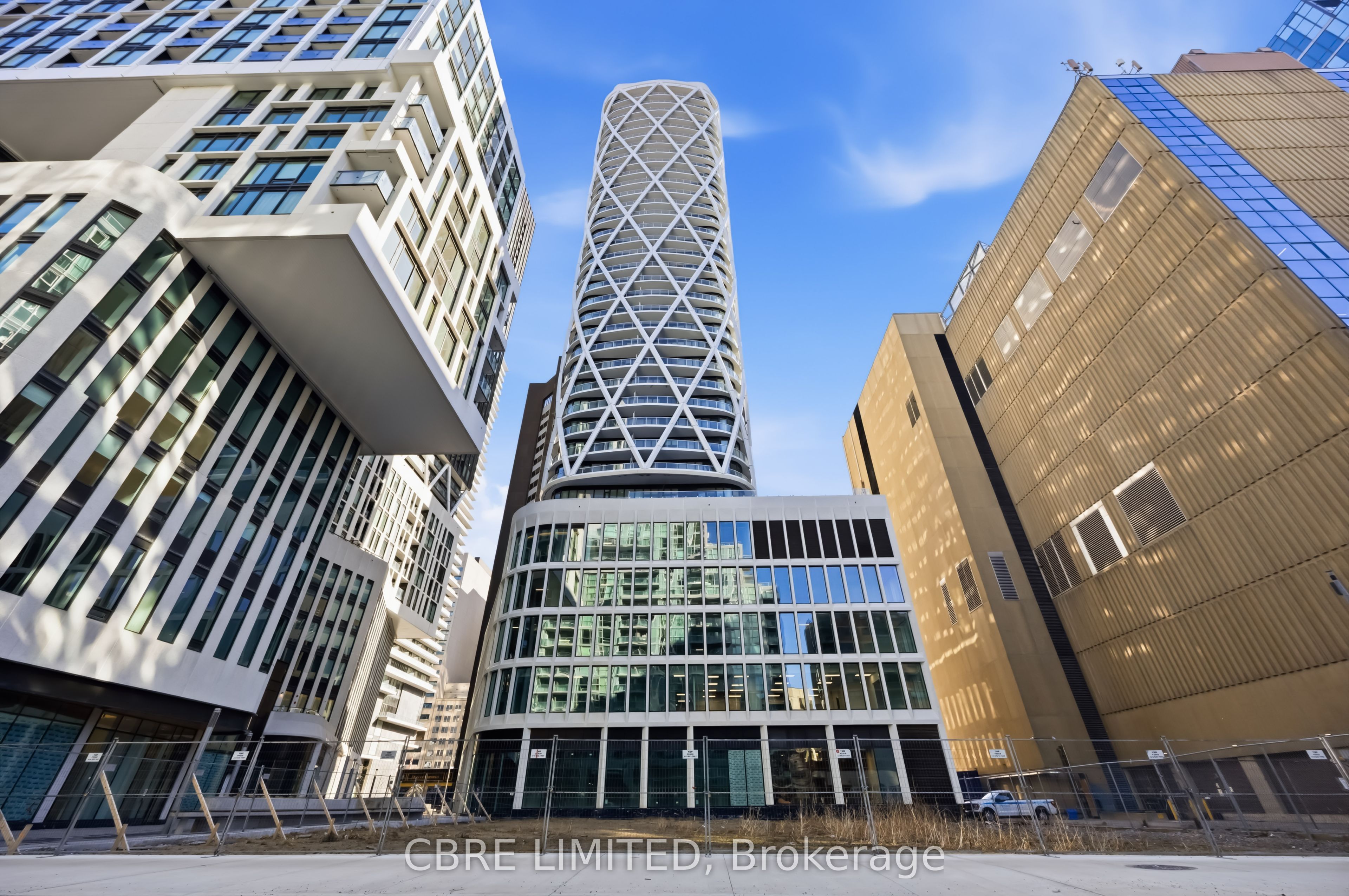 230 Simcoe Street 302