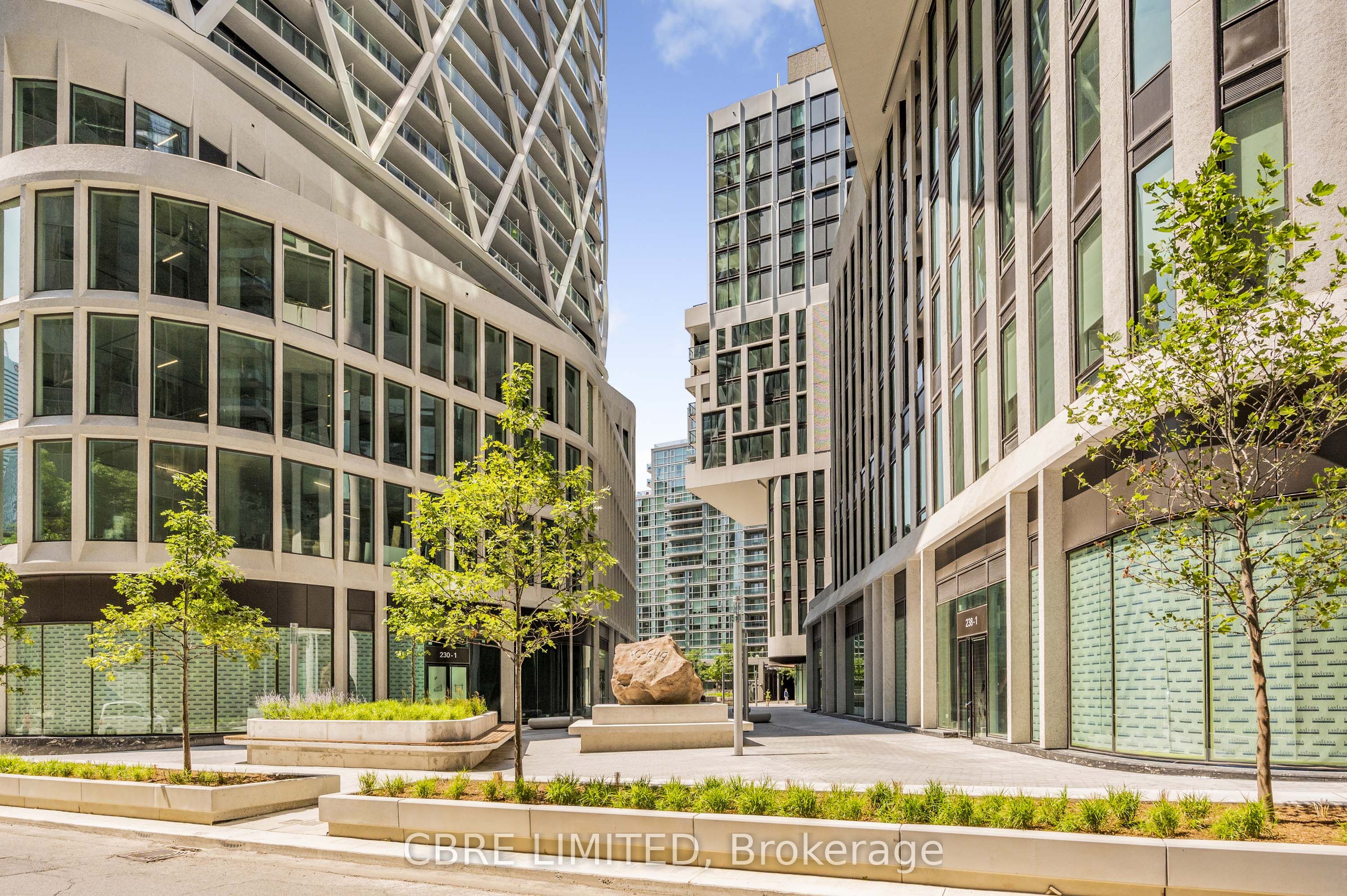 230 Simcoe Street 302