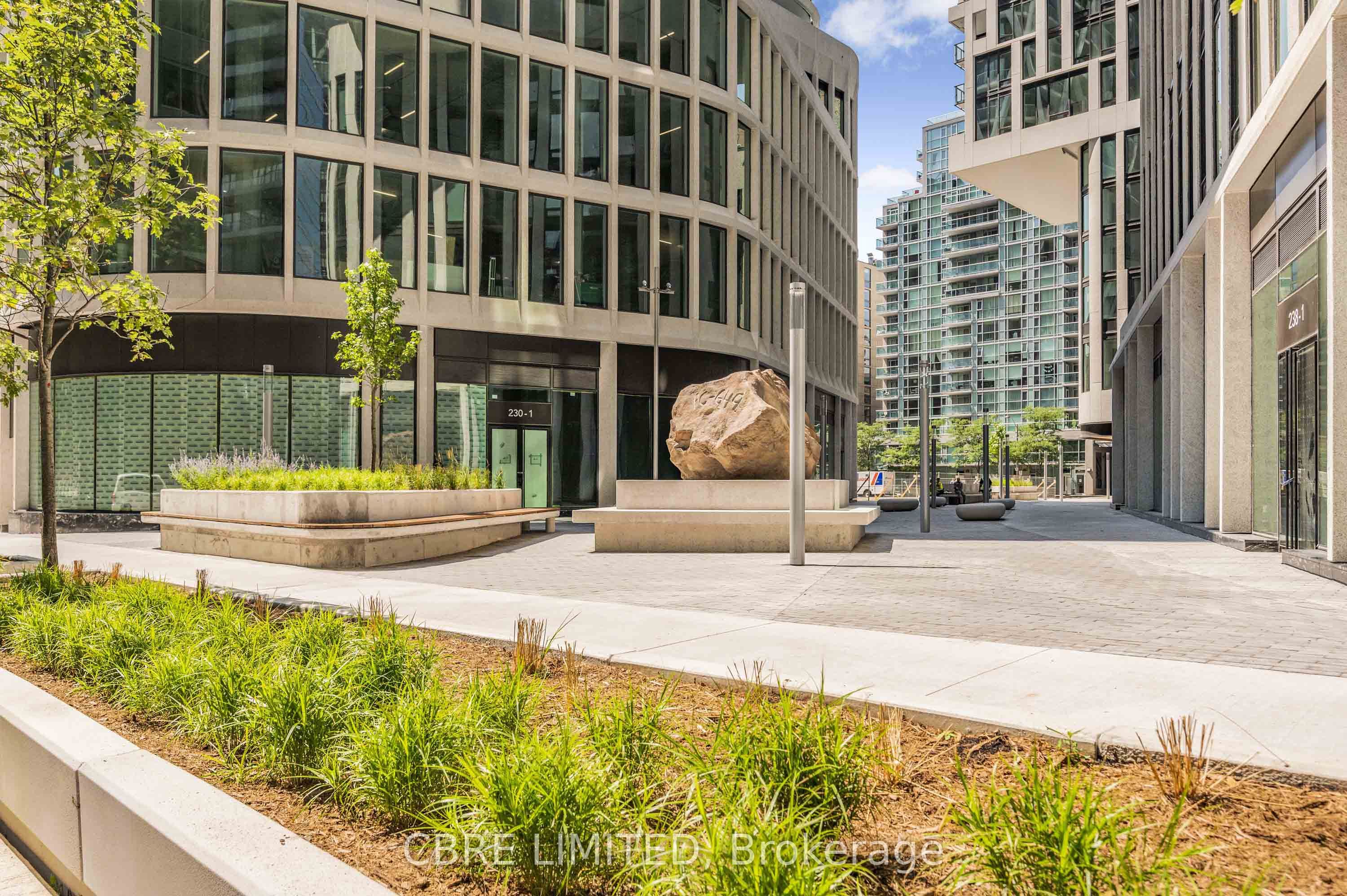 230 Simcoe Street 302