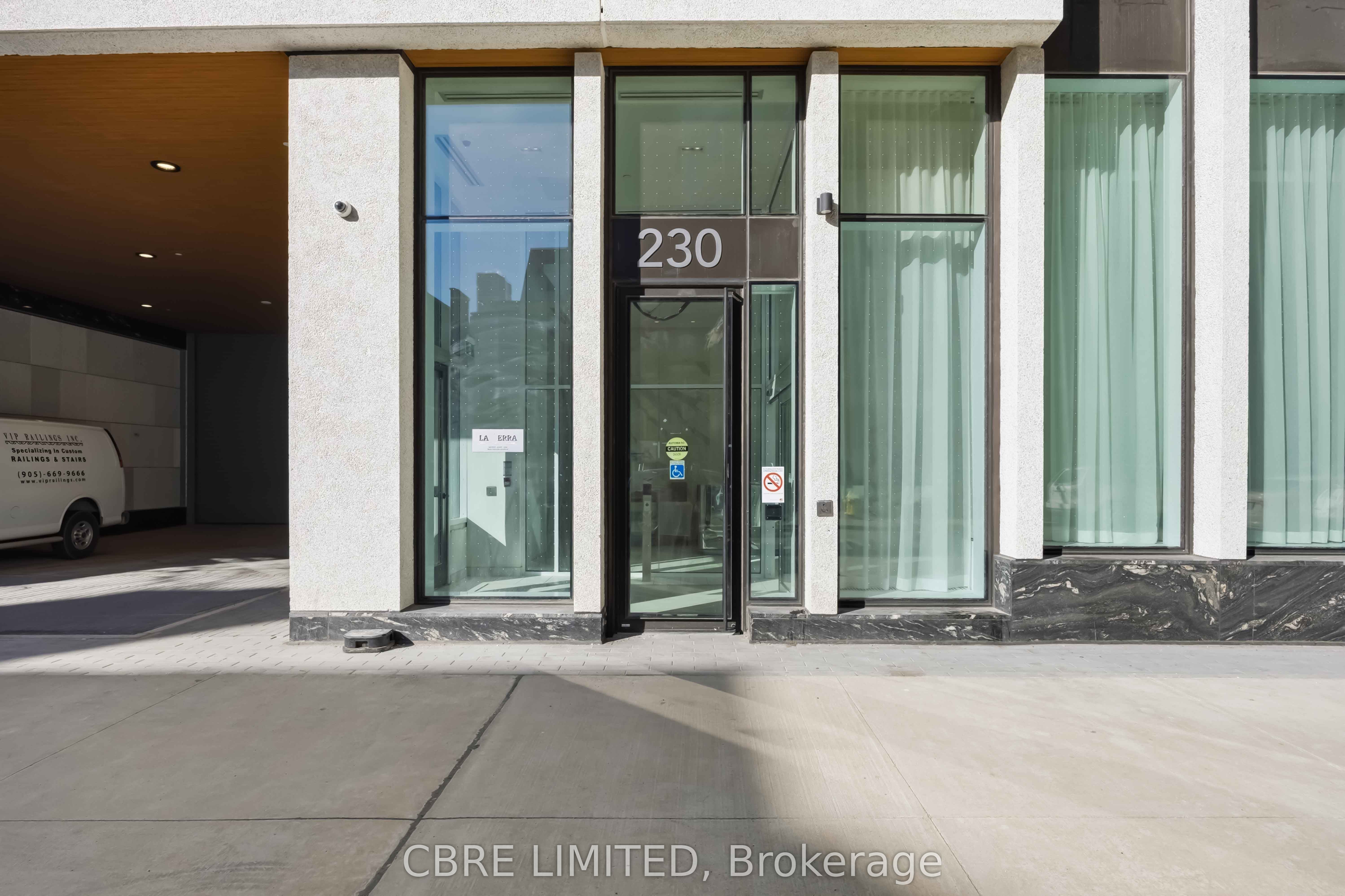 230 Simcoe Street 302