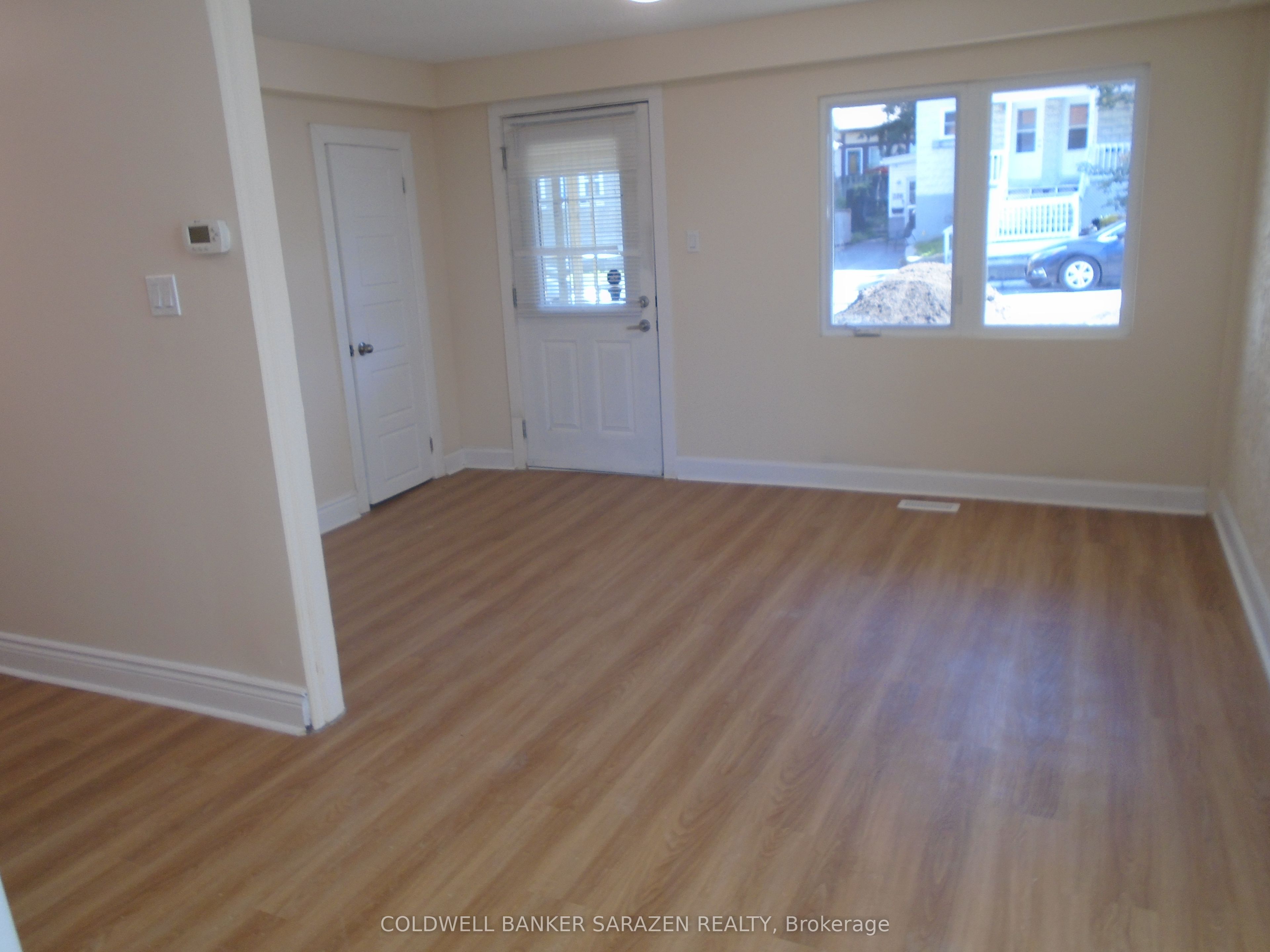 383 Montfort Street N