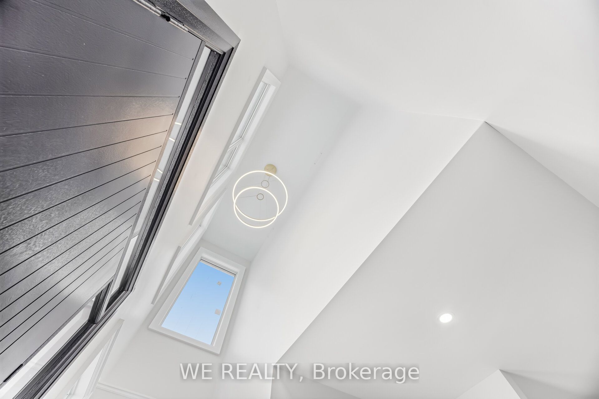 711 Hillview Crescent