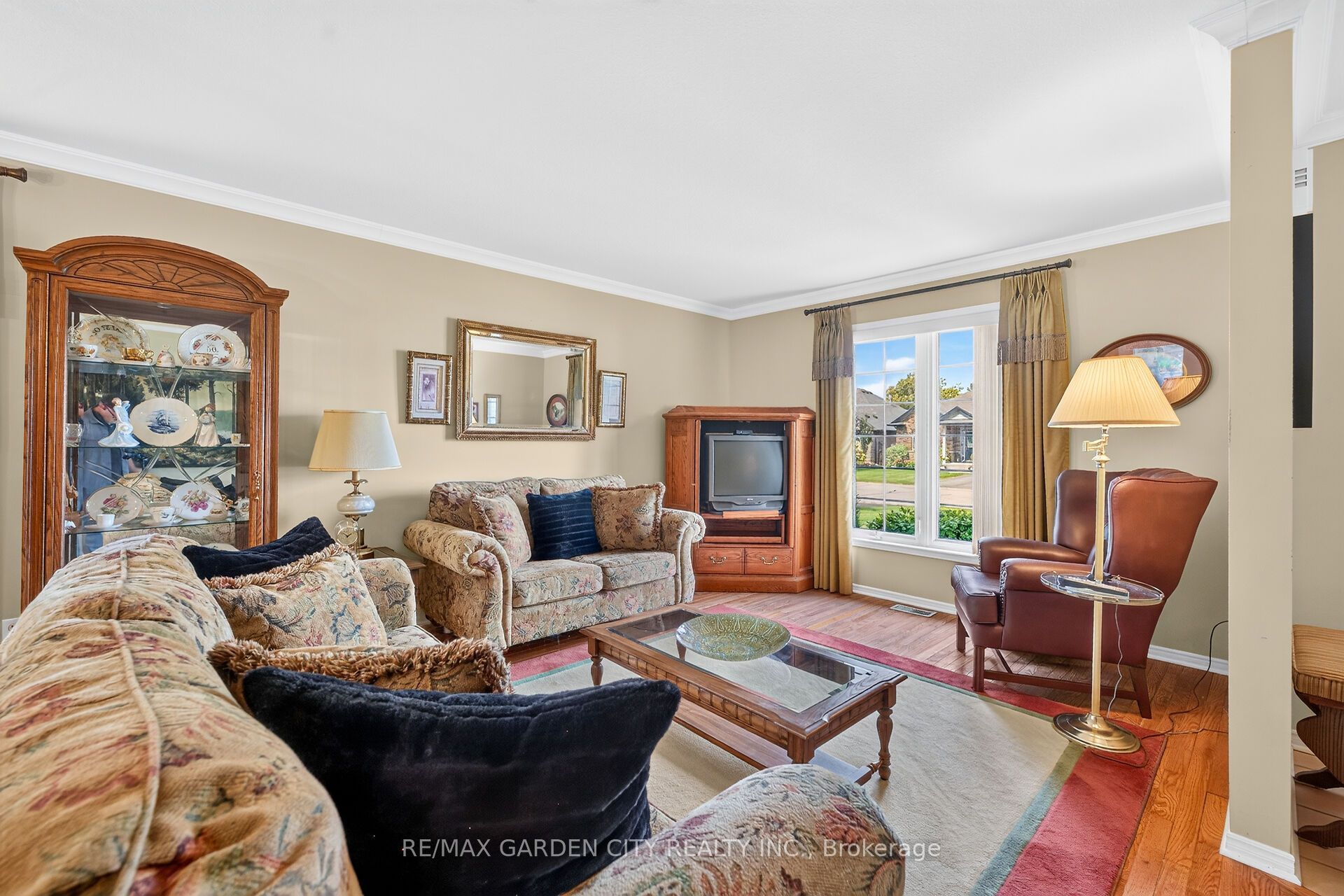 5150 Meadowood Lane