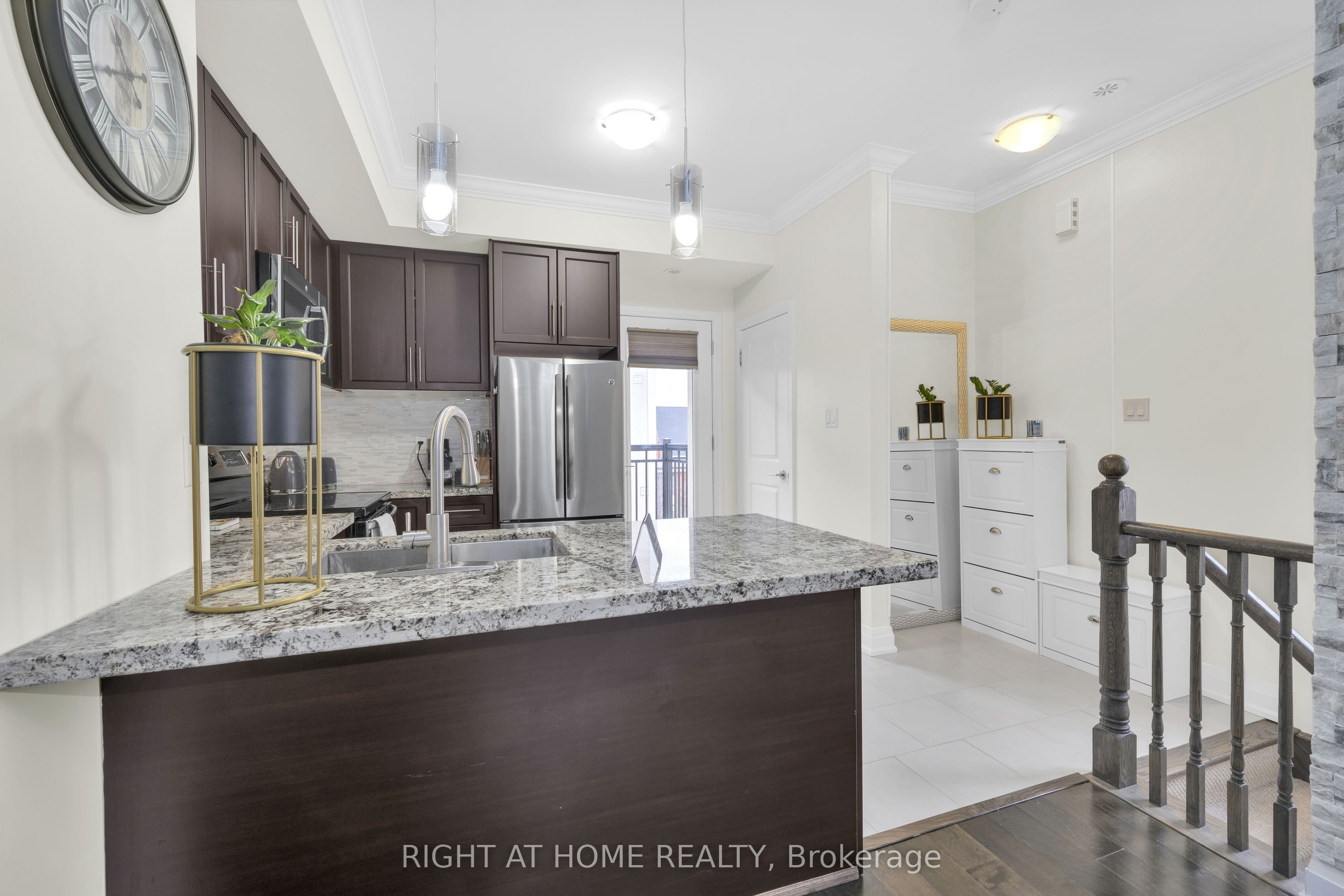 3077 Cawthra Road 18