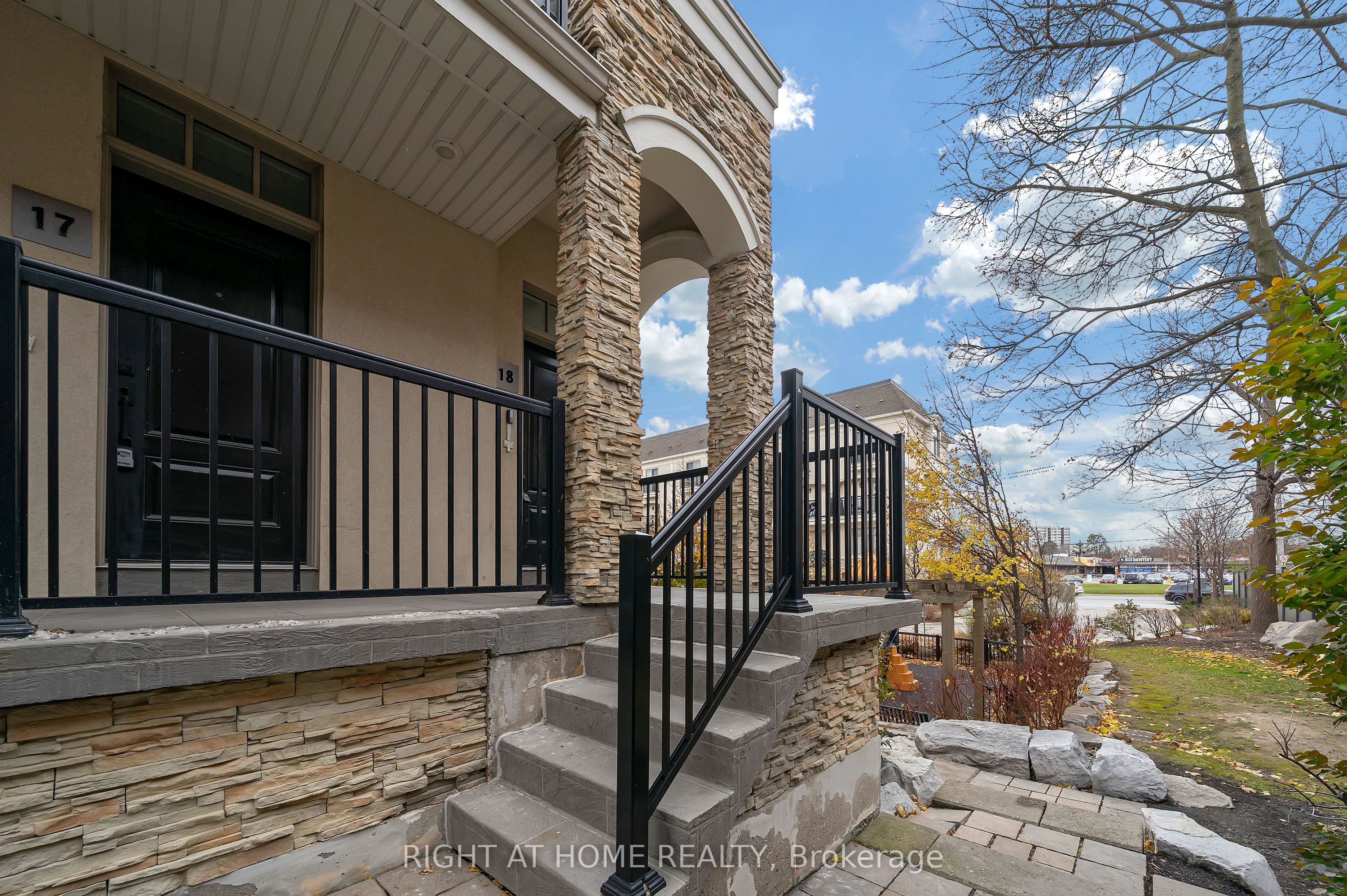 3077 Cawthra Road 18