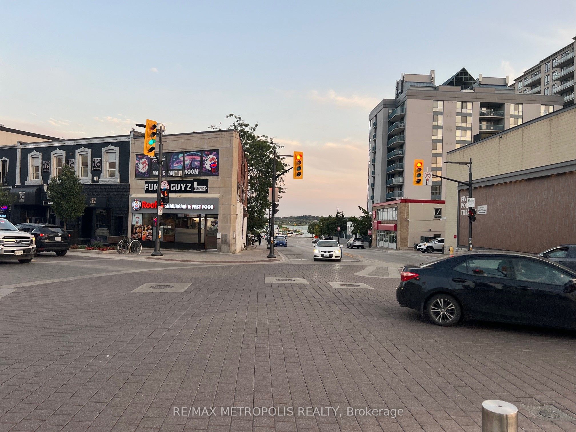 1 Dunlop Street E