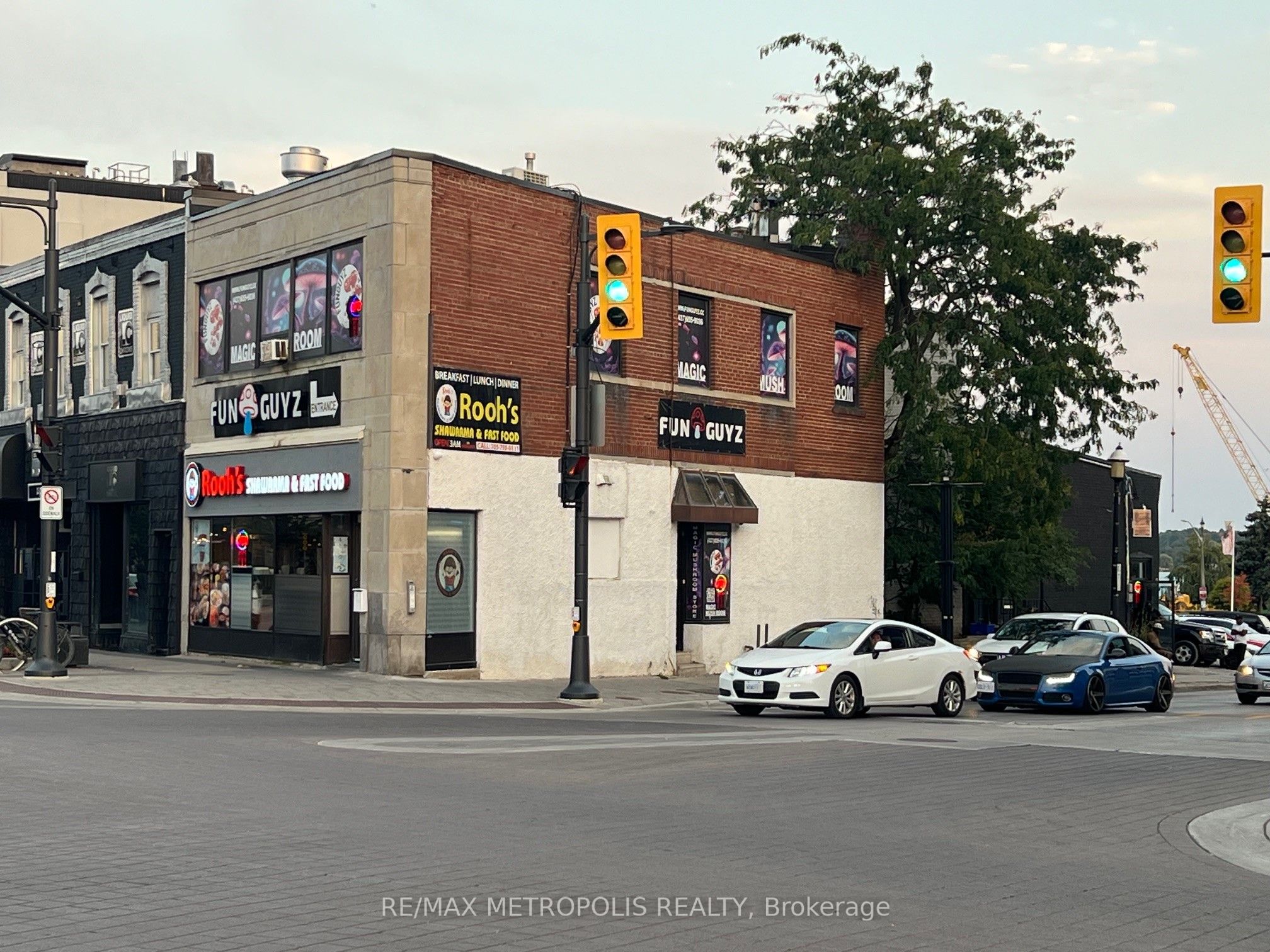 1 Dunlop Street E