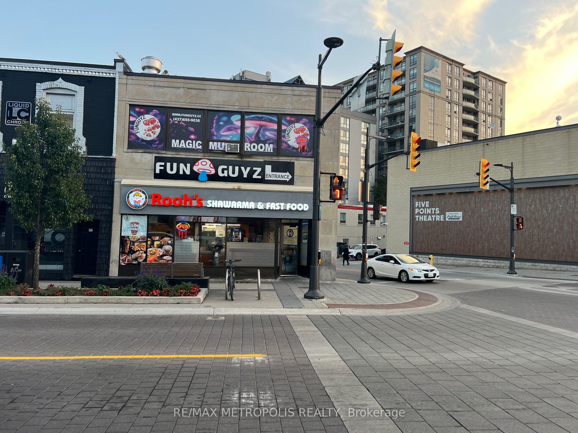 1 Dunlop Street E