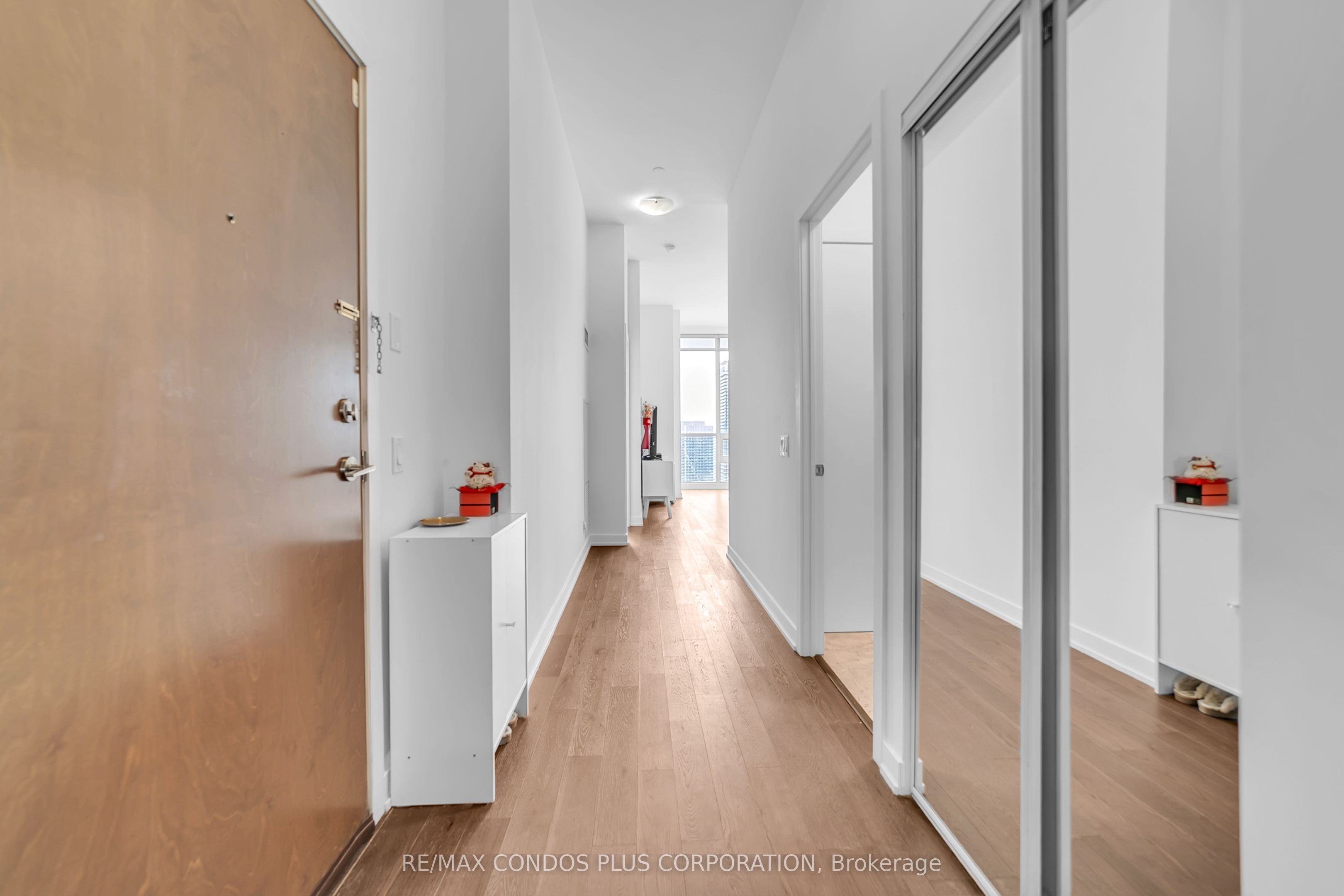 2212 Lake Shore Boulevard West Boulevard W PH08