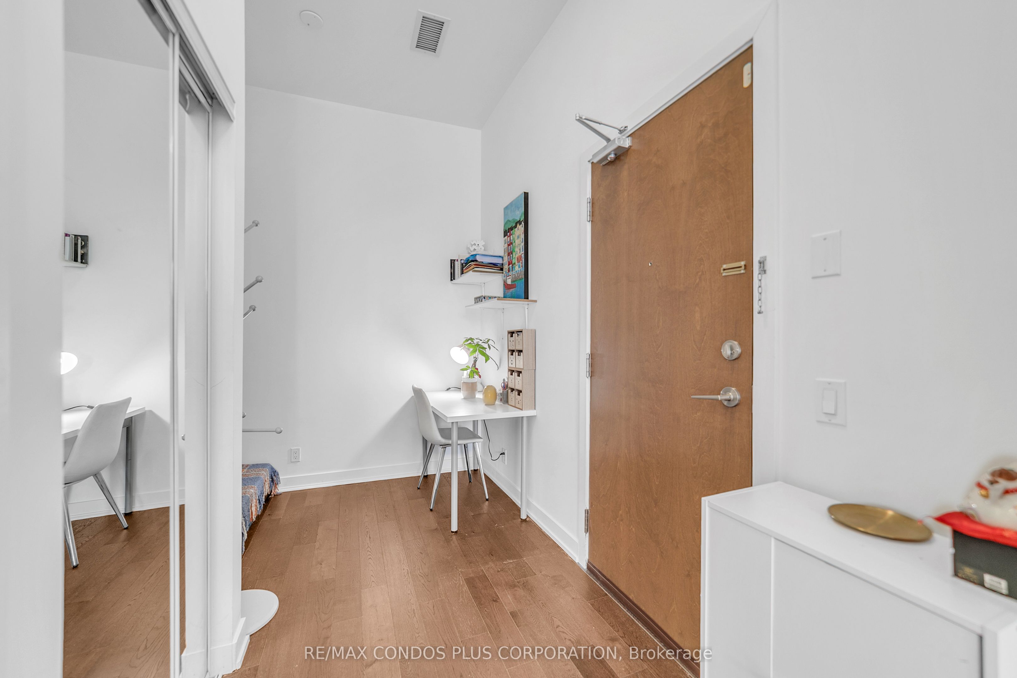 2212 Lake Shore Boulevard West Boulevard W PH08