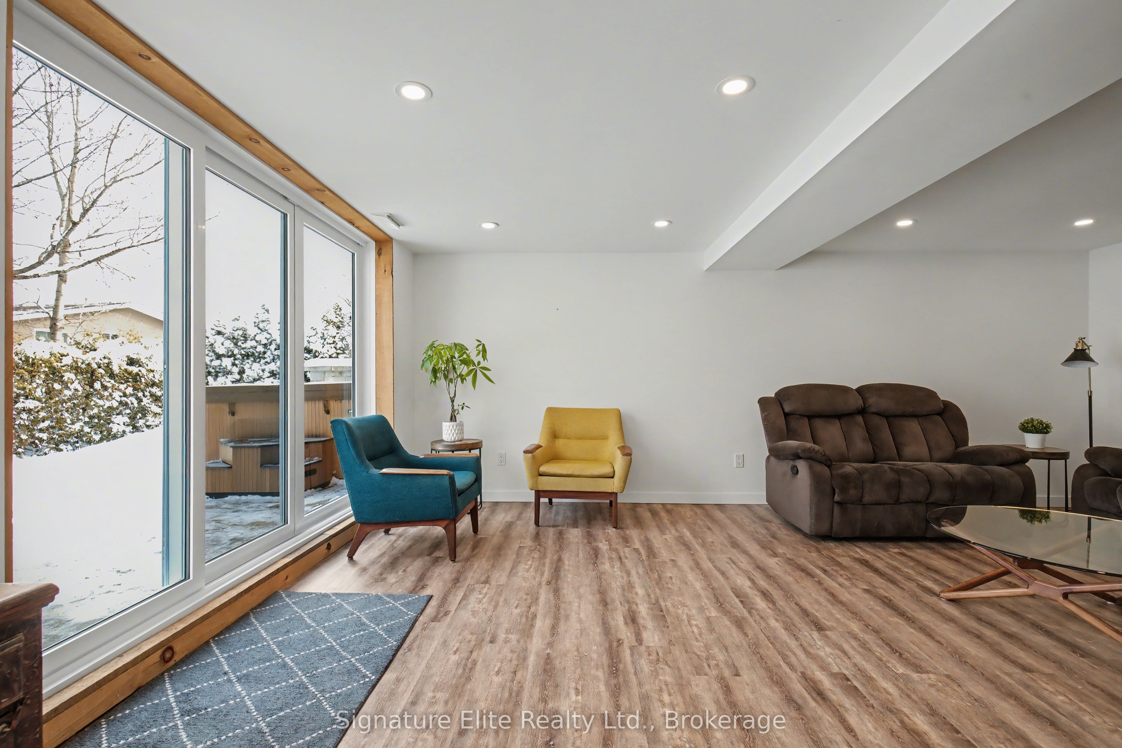 3247 Flanagan Crescent