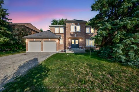 684 Exceller Circle Newmarket ON L3X 1P4