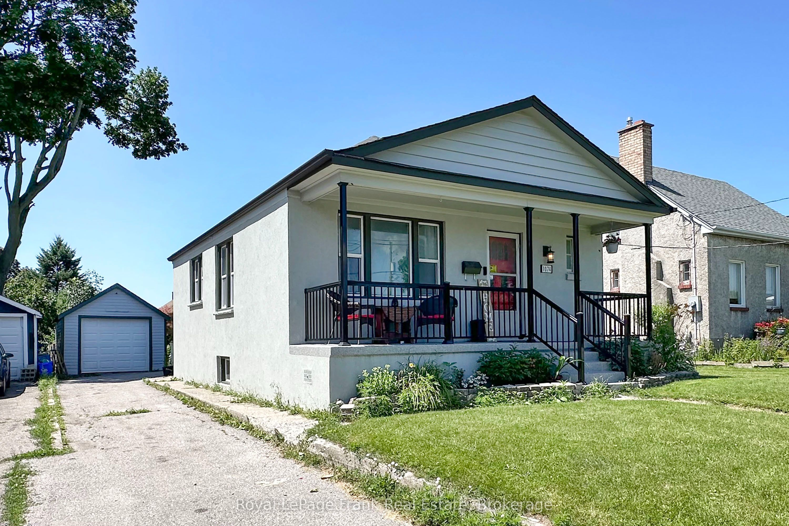 1074 Simcoe Street S