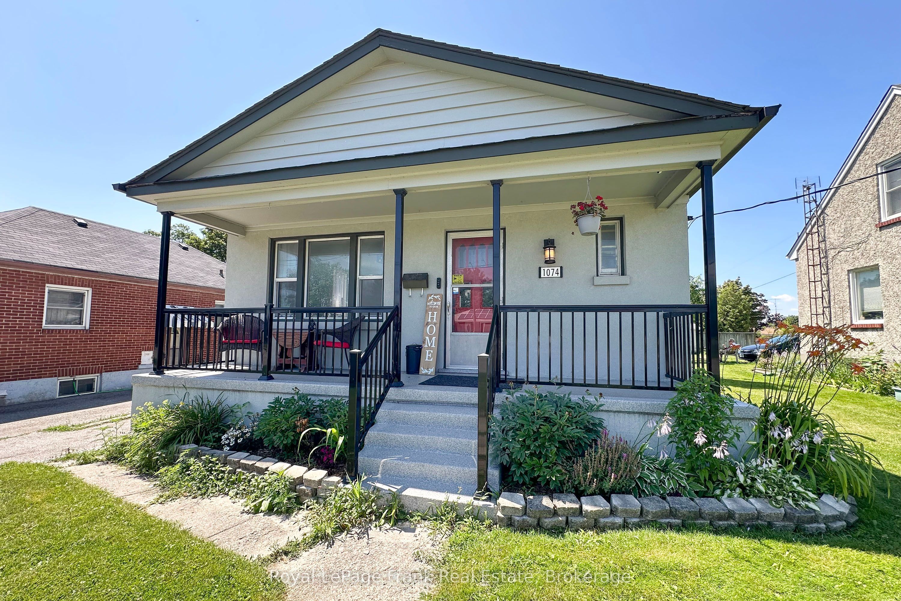 1074 Simcoe Street S
