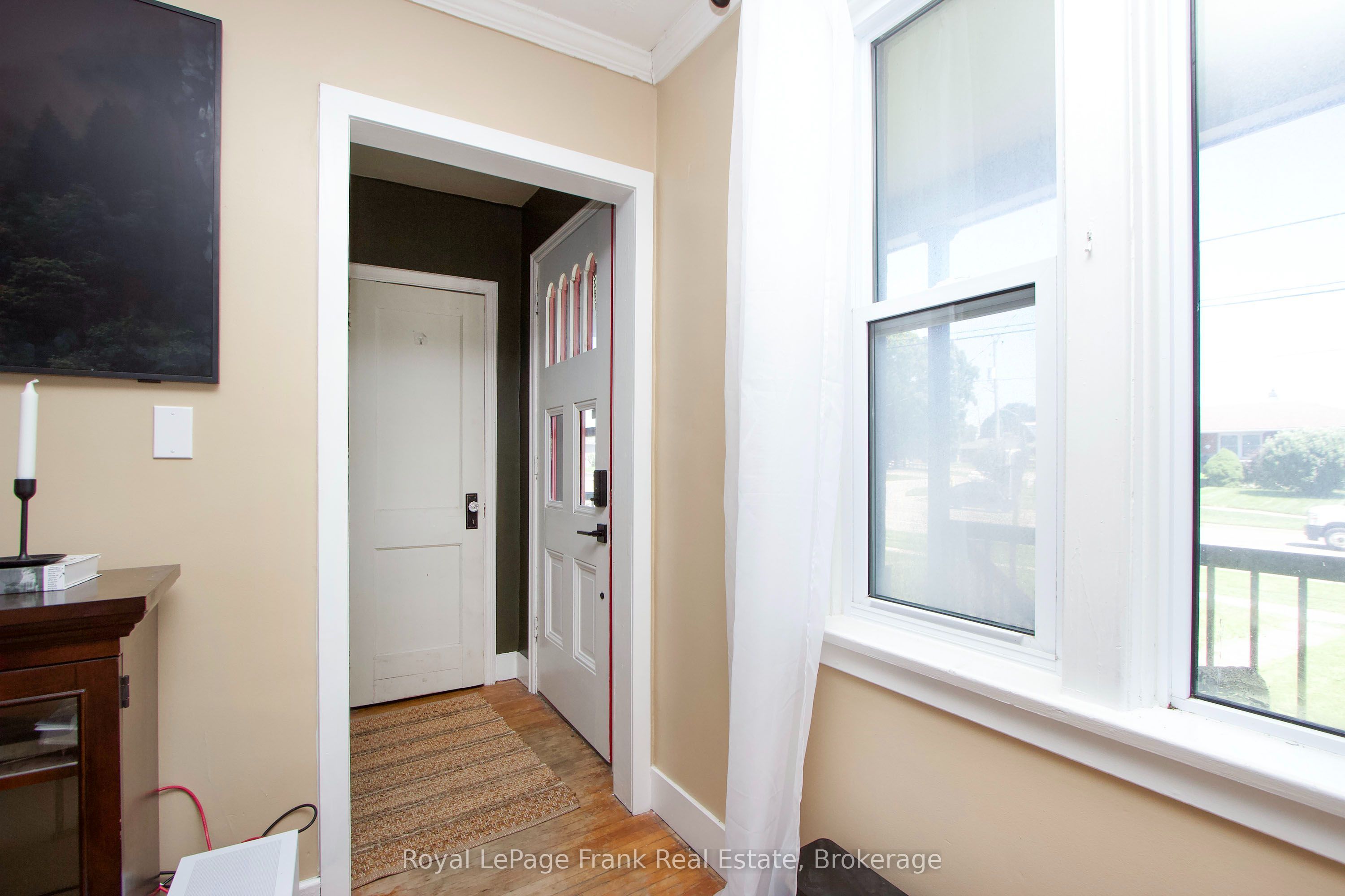 1074 Simcoe Street S