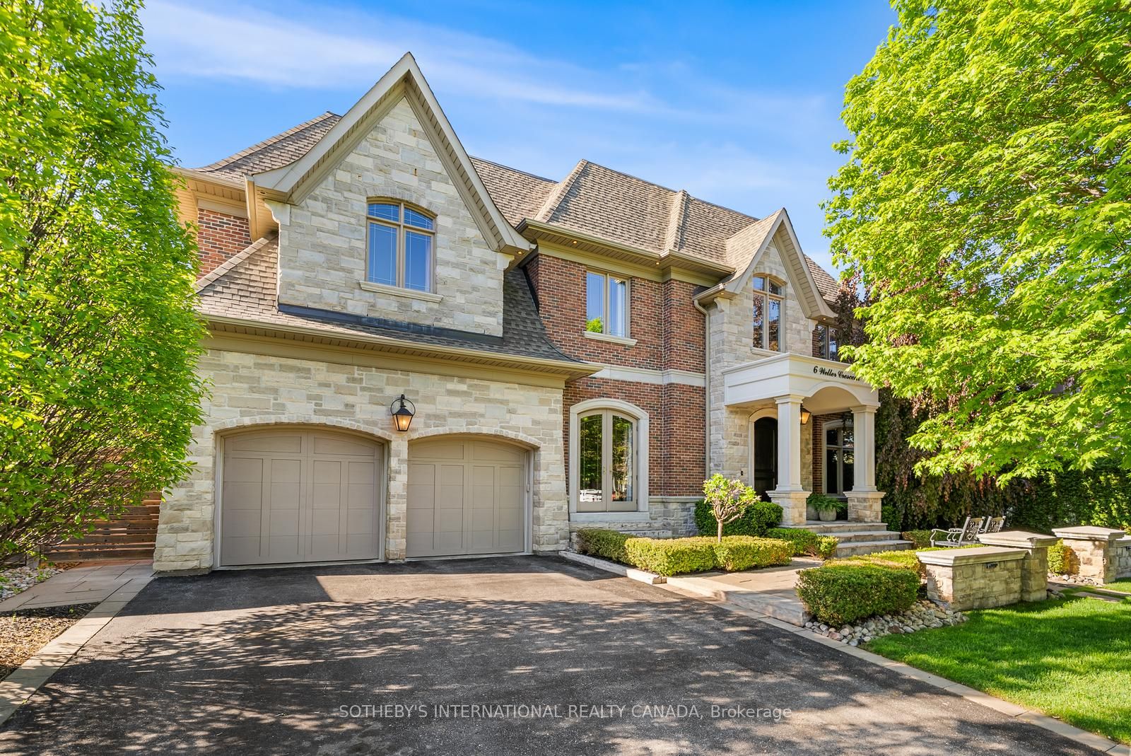 6 Weller Crescent