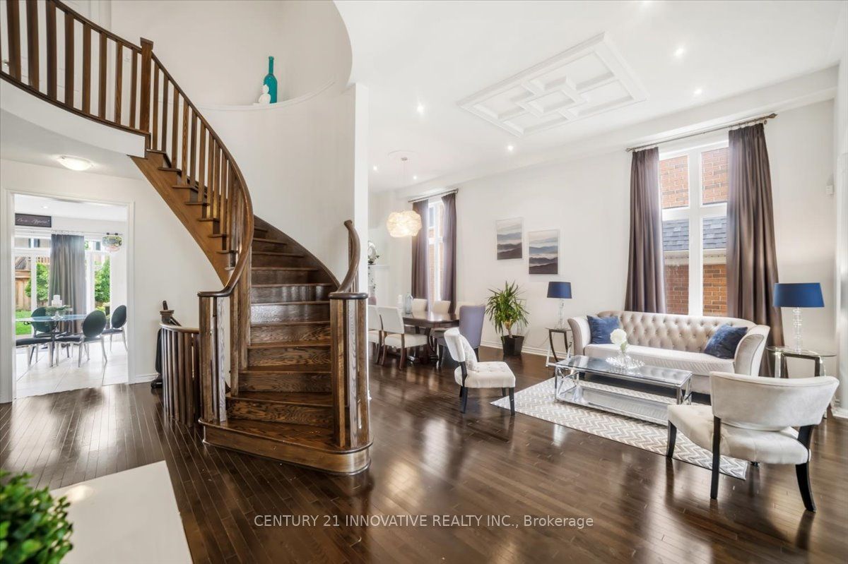 13 Royal West Drive