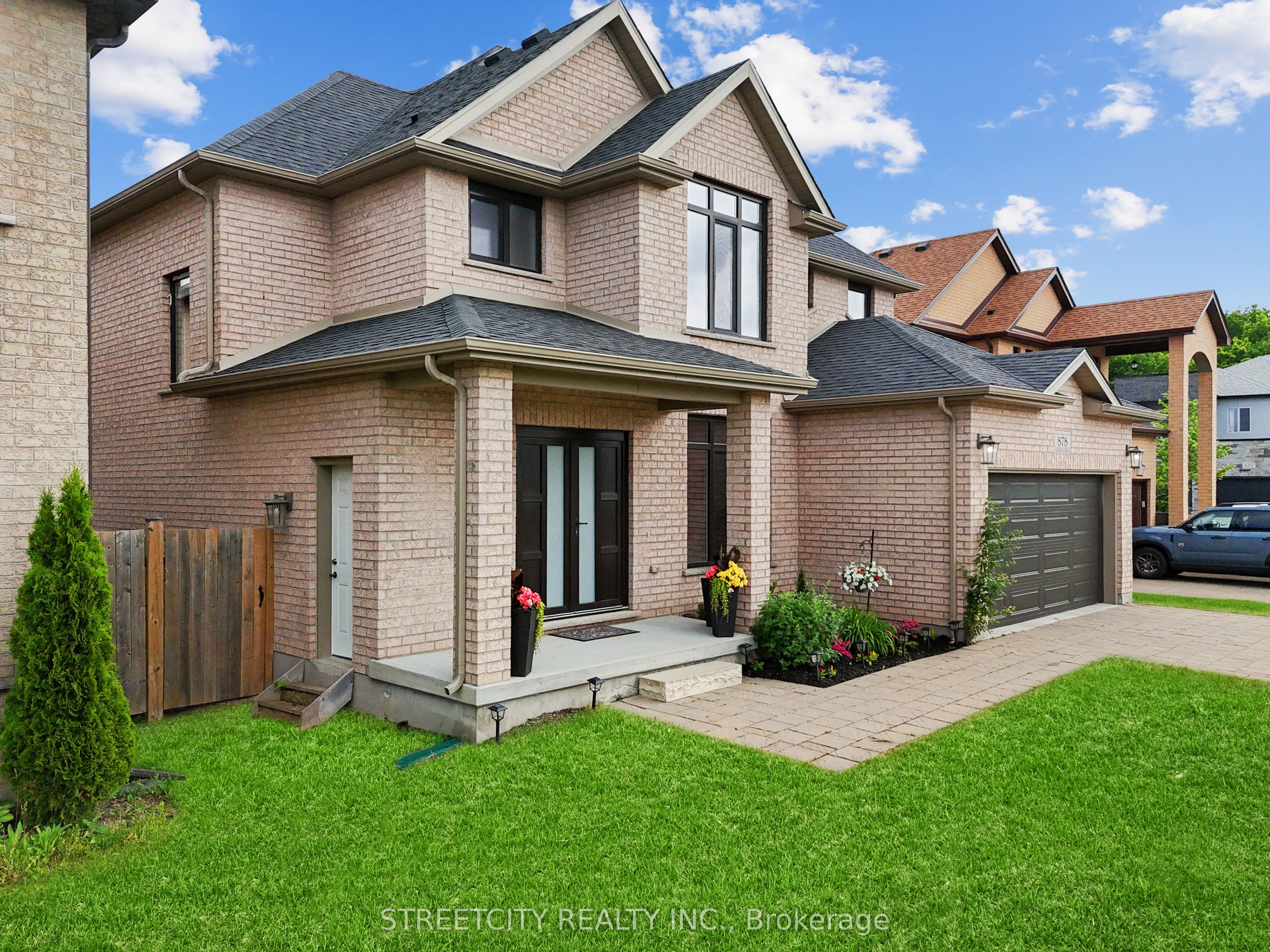 878 Zaifman Circle