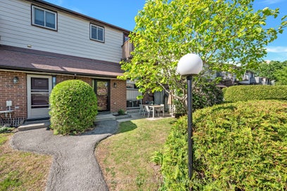 402 Montfort Street 12 Vanier and Kingsview Park ON K1L 8G7