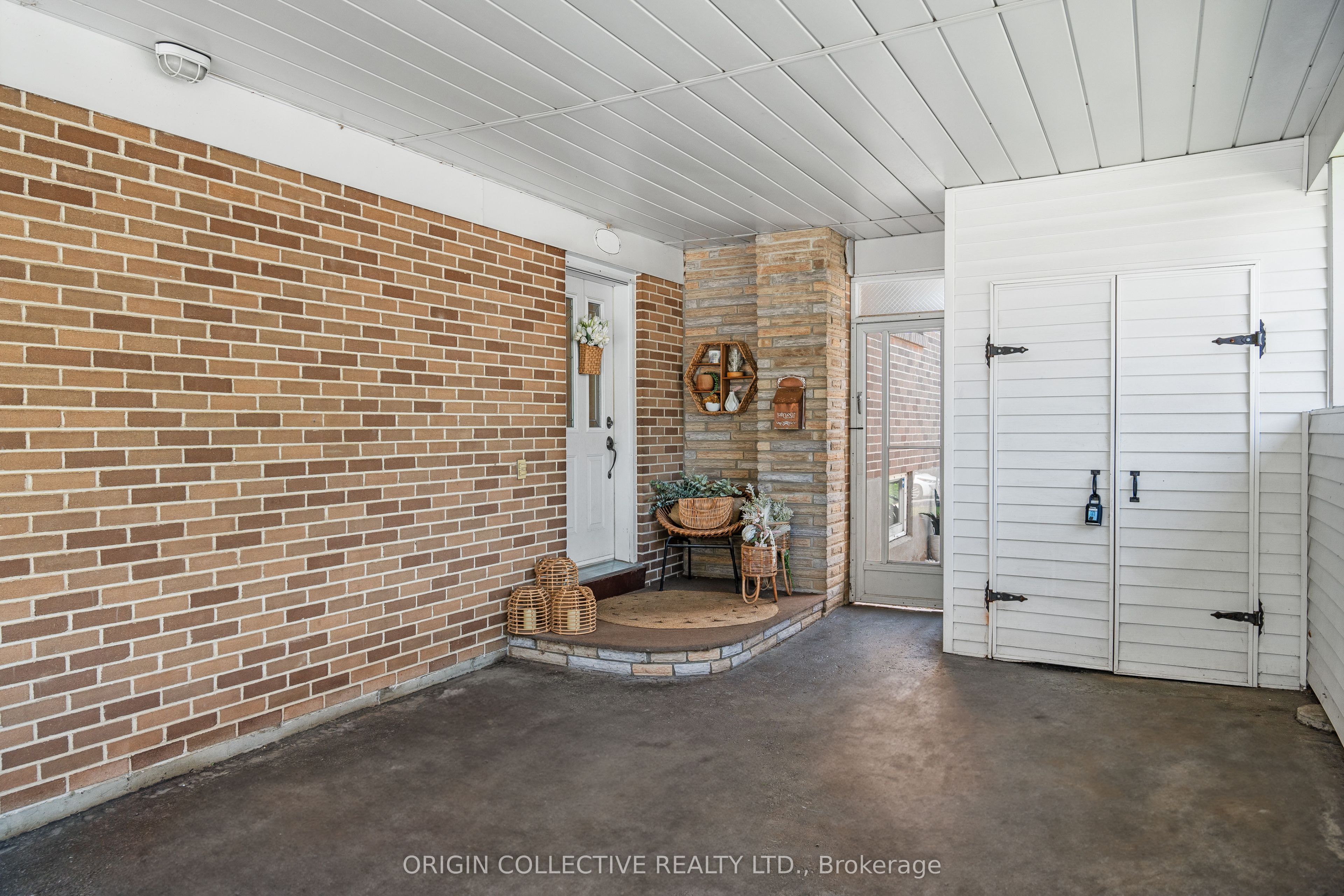 983 Parthia Crescent