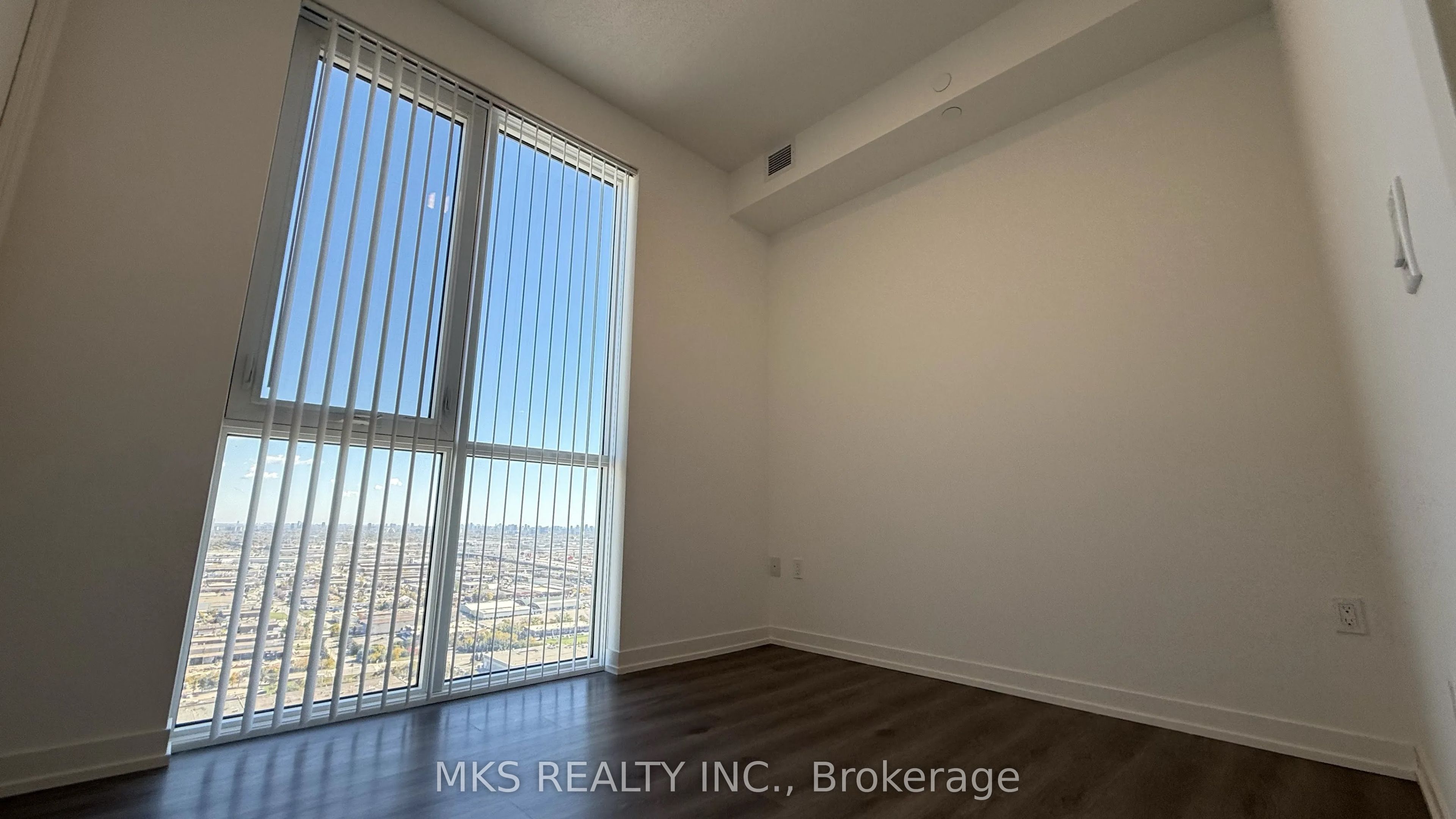 28 Interchange Way 4310