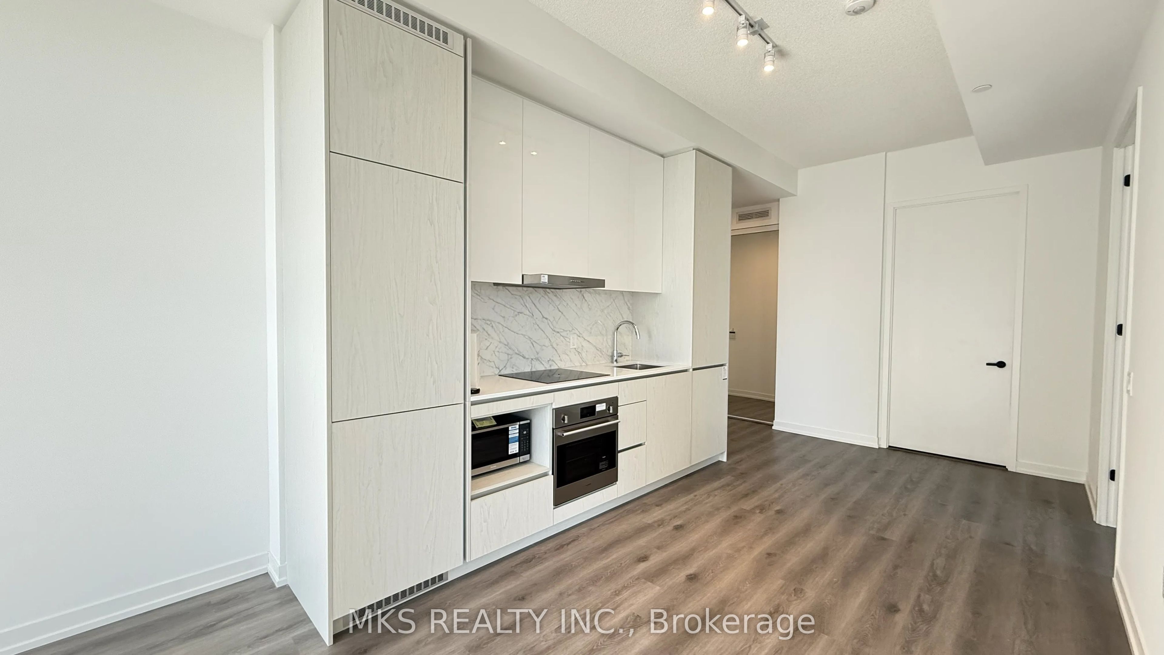 28 Interchange Way 4310