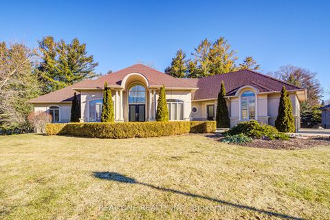 24 Maplehyrn Avenue East Gwillimbury ON L0G 1V0