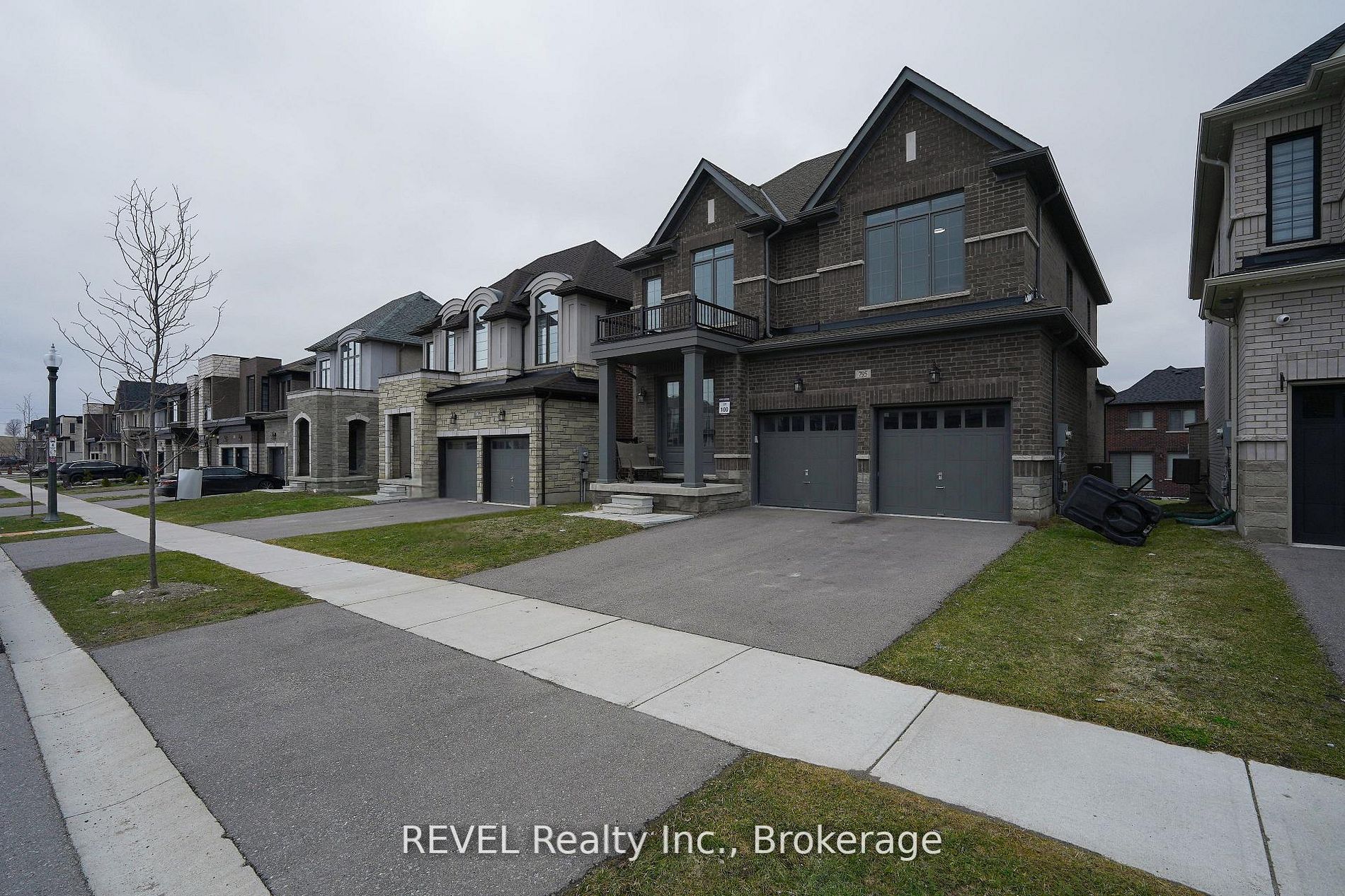 795 QUEENSTON Boulevard