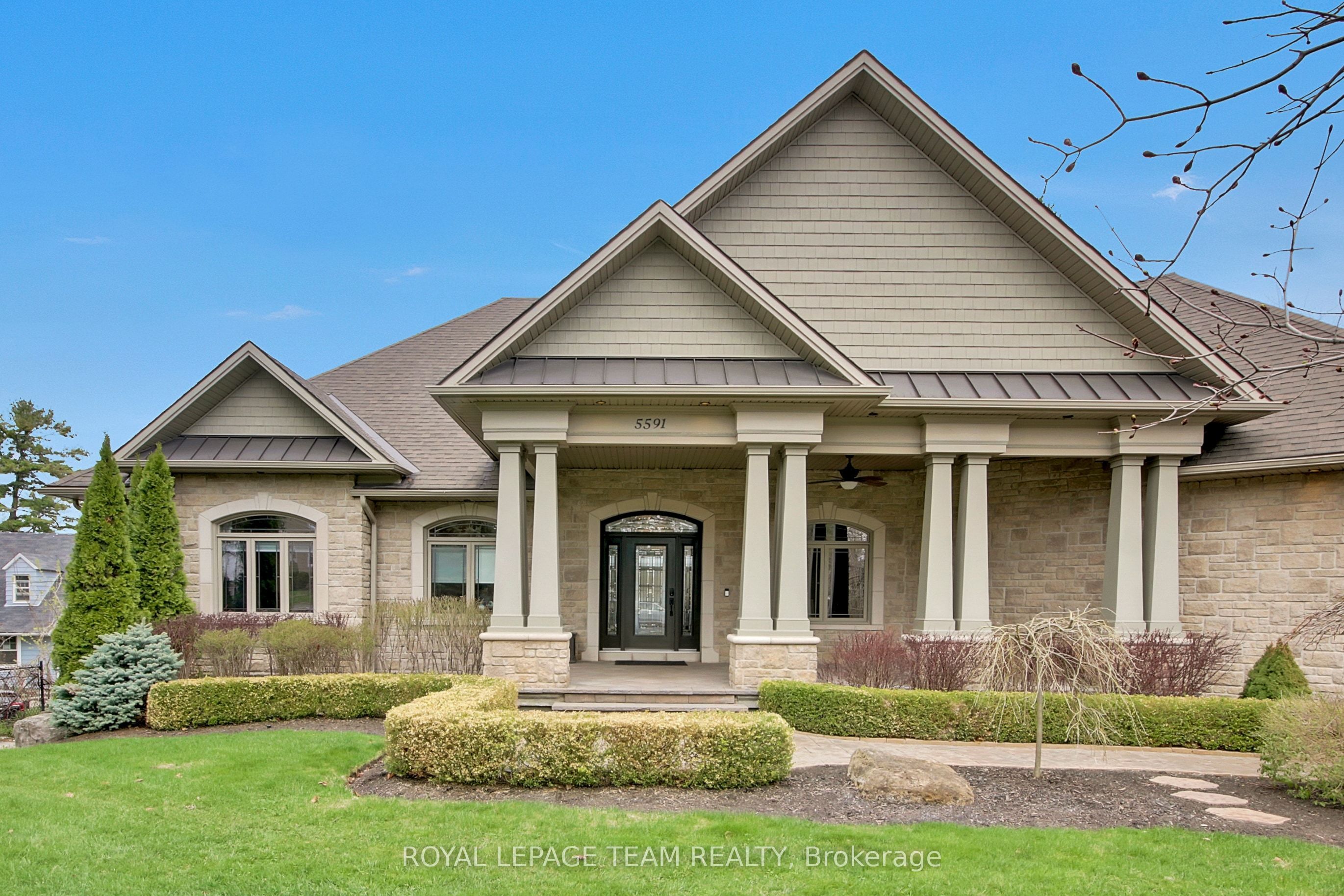 5591 Manotick Main Street