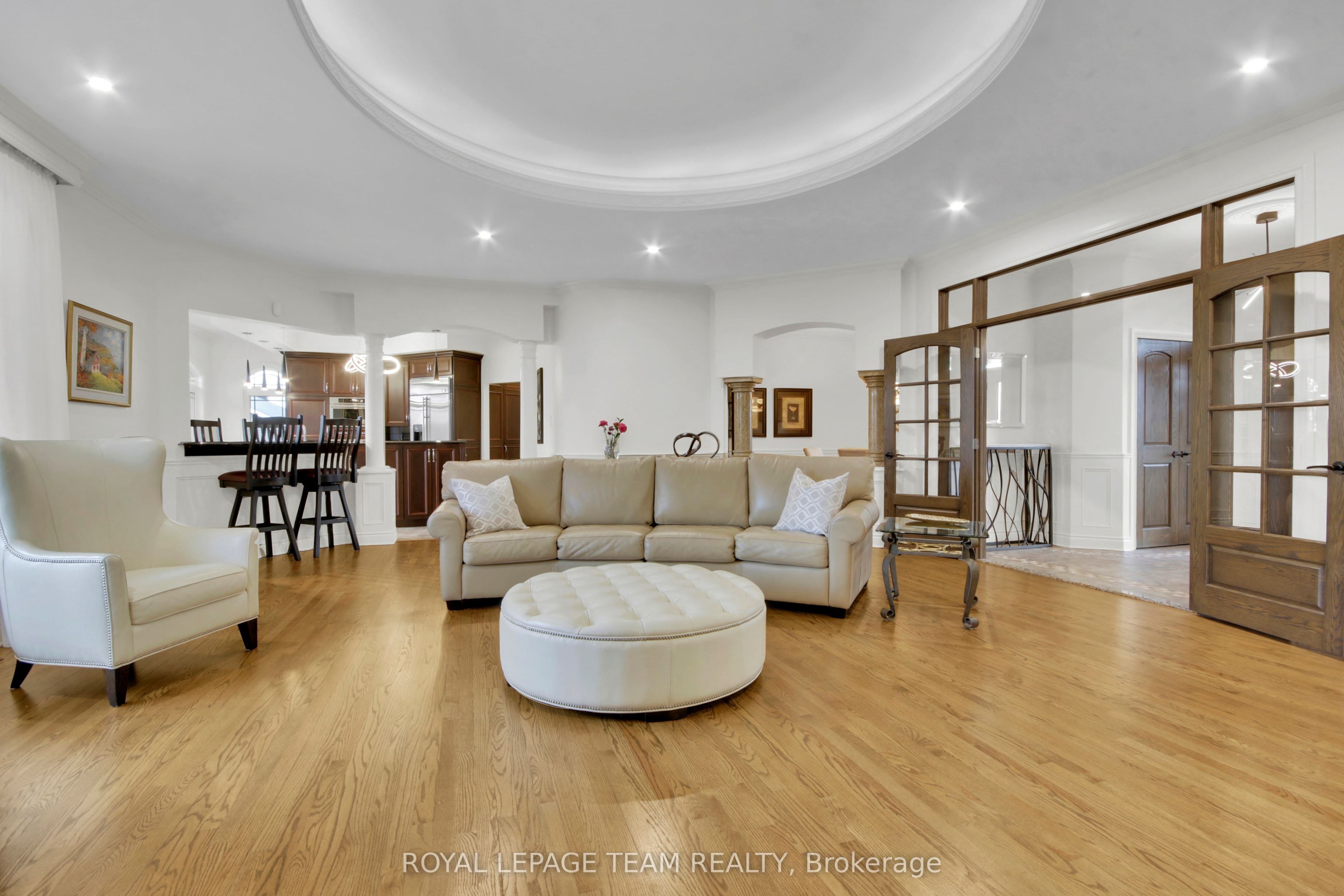 5591 Manotick Main Street