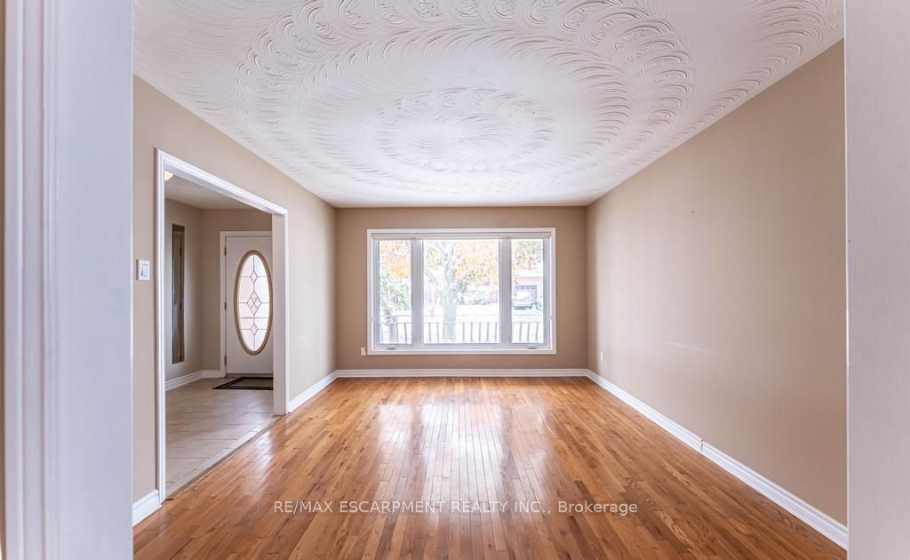 162 SOLOMON Crescent