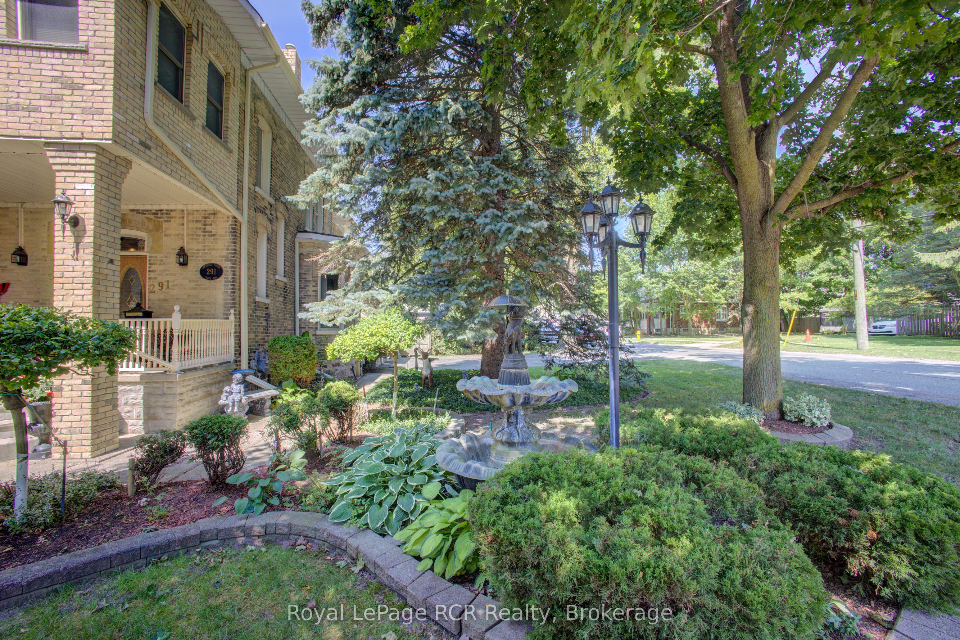 291 Elma Street E