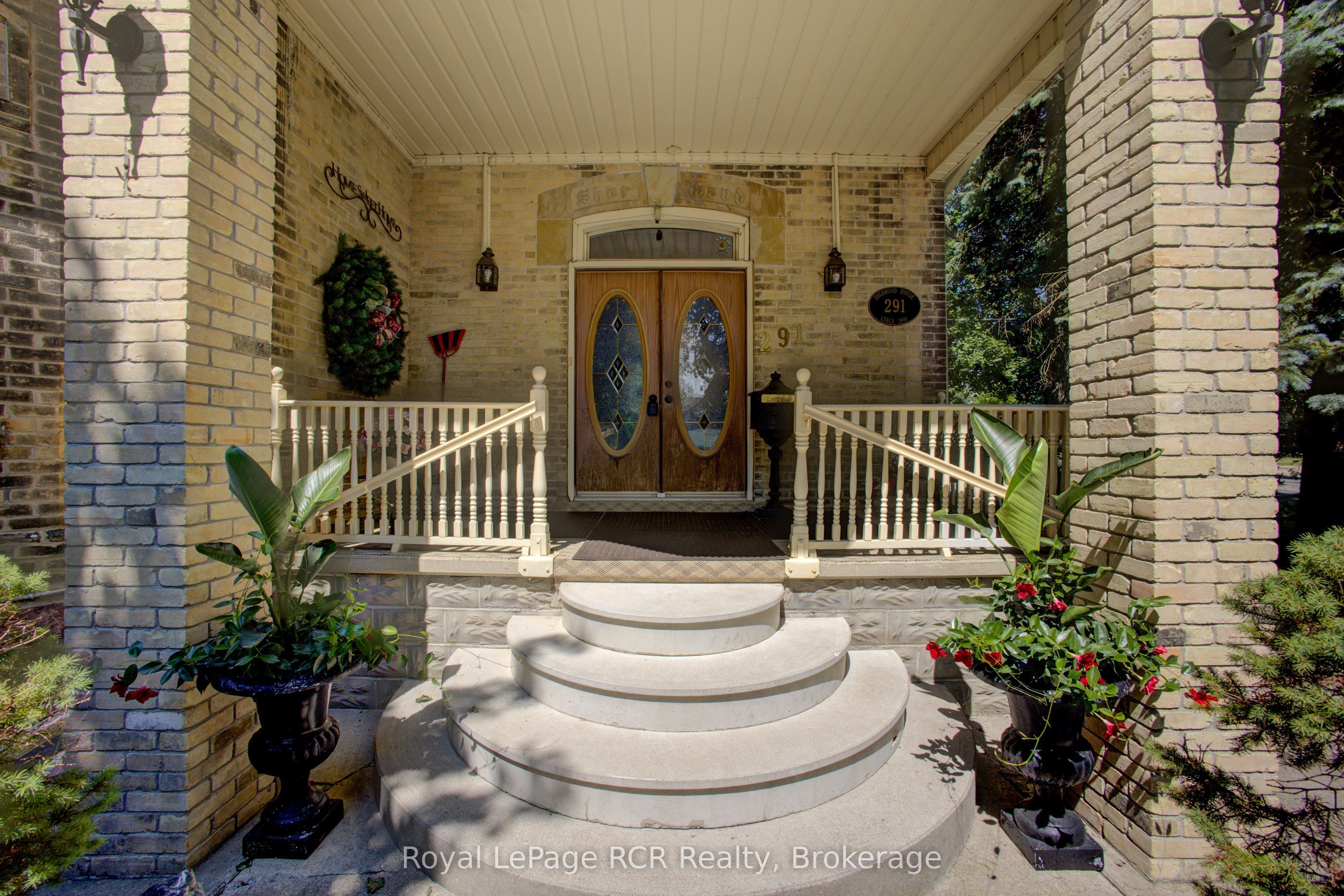 291 Elma Street E