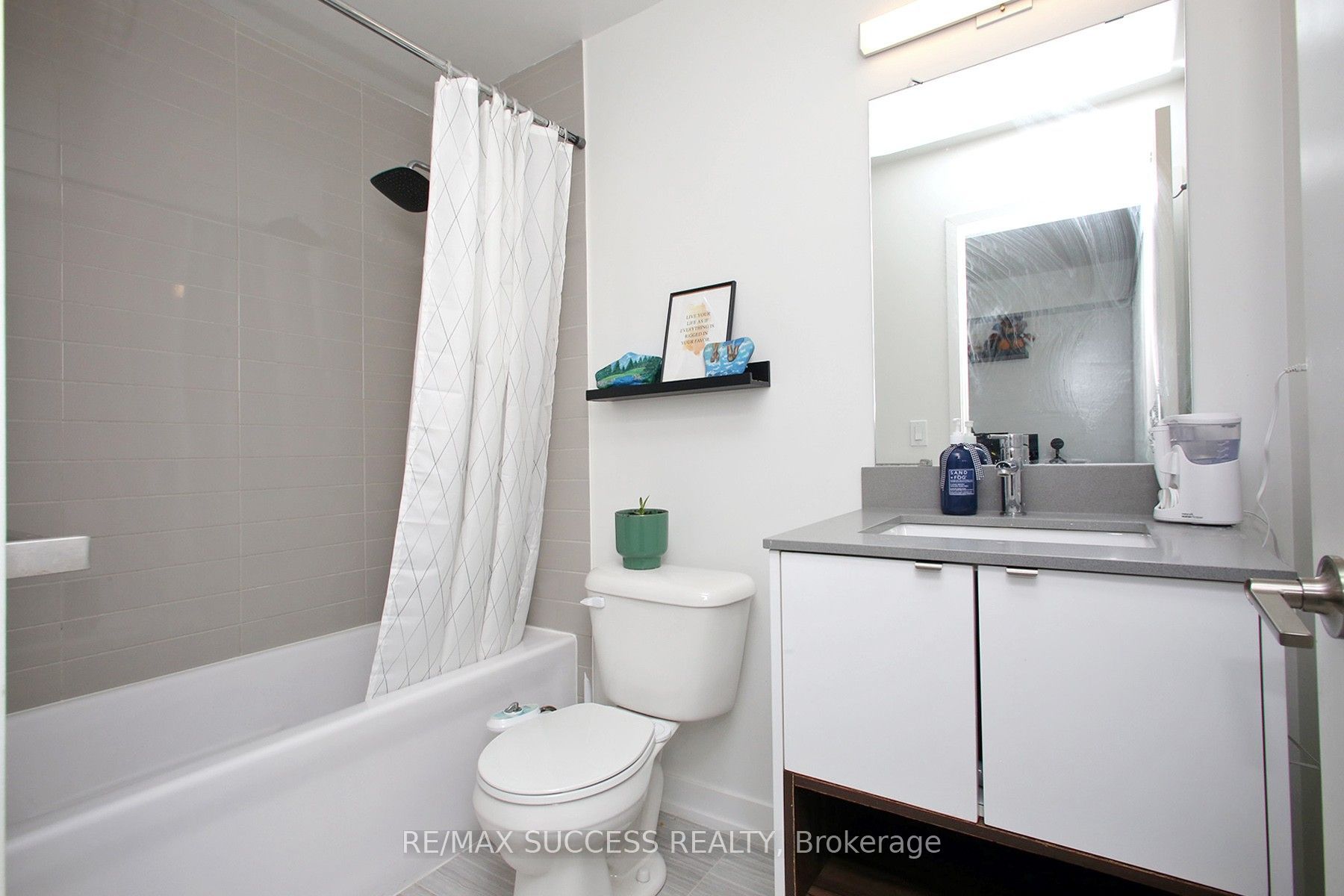 1121 Cooke Boulevard 76