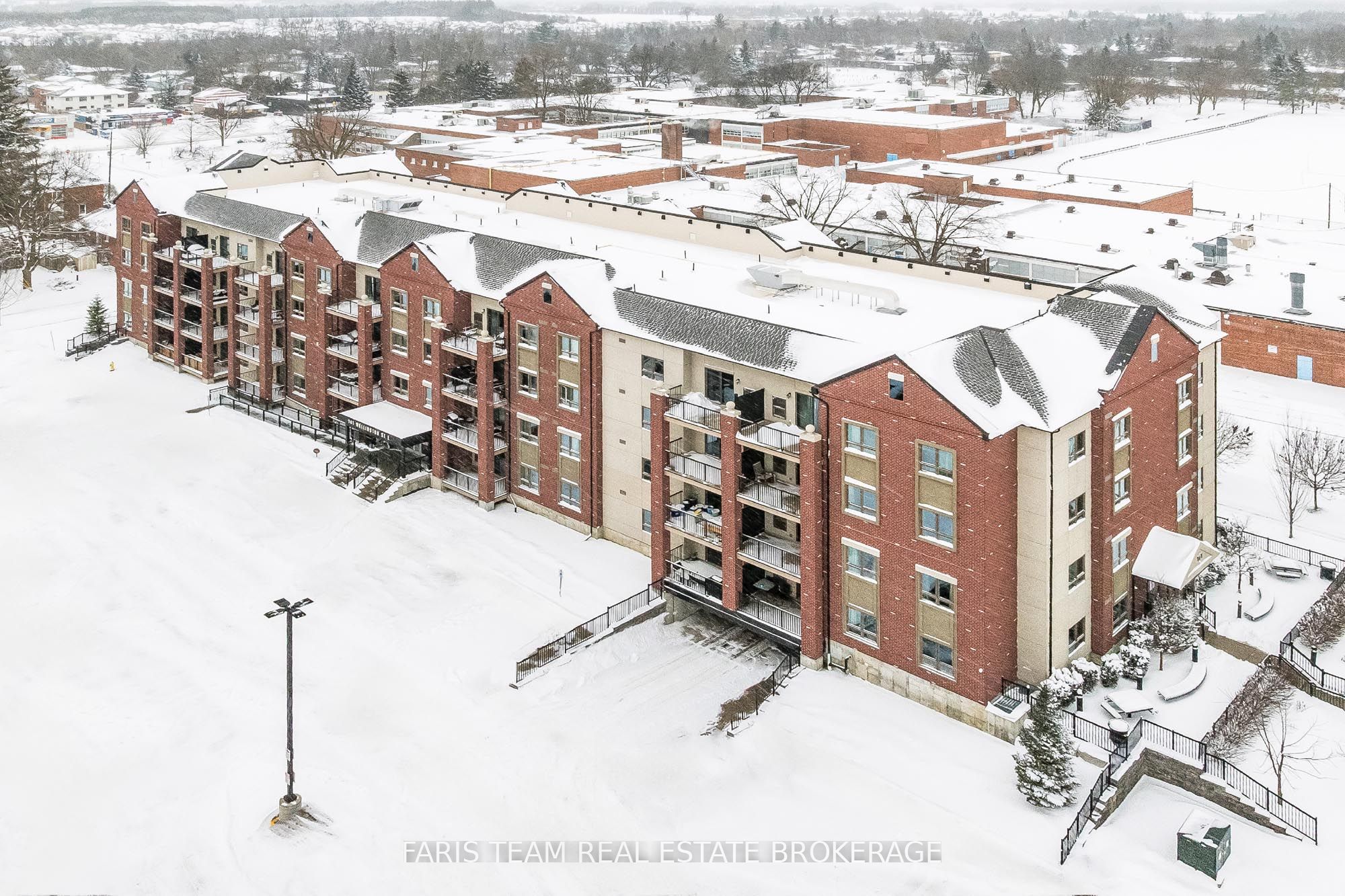 161 Wellington Street E 305