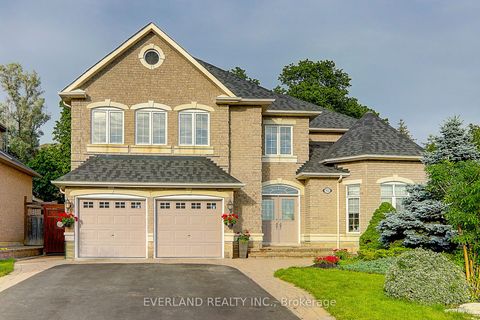 922 Best Circle Newmarket ON L3X 2H8