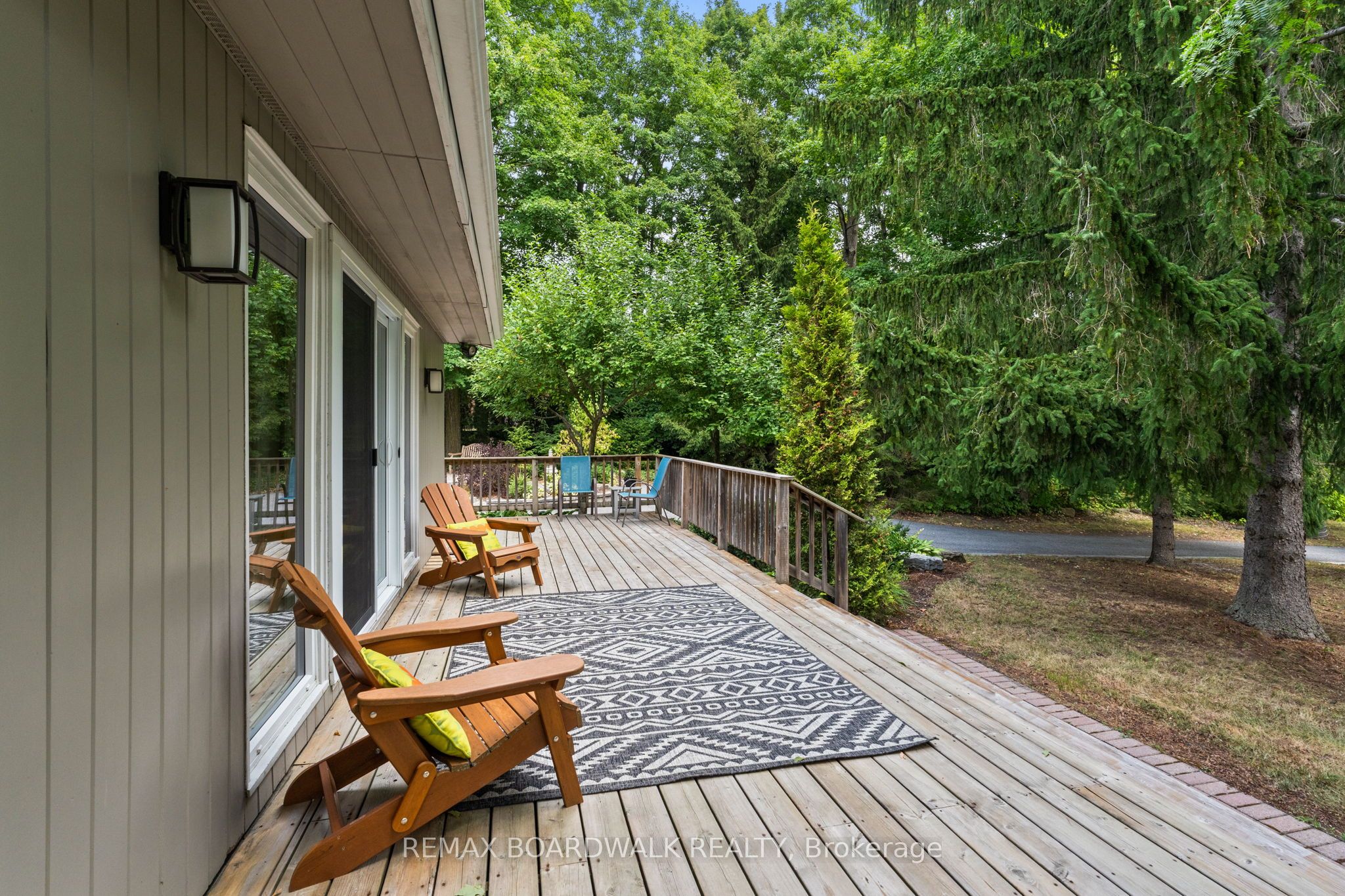 5984 Third Line Road N