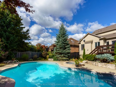 668 Foxcroft Boulevard Newmarket ON L3X 1N3