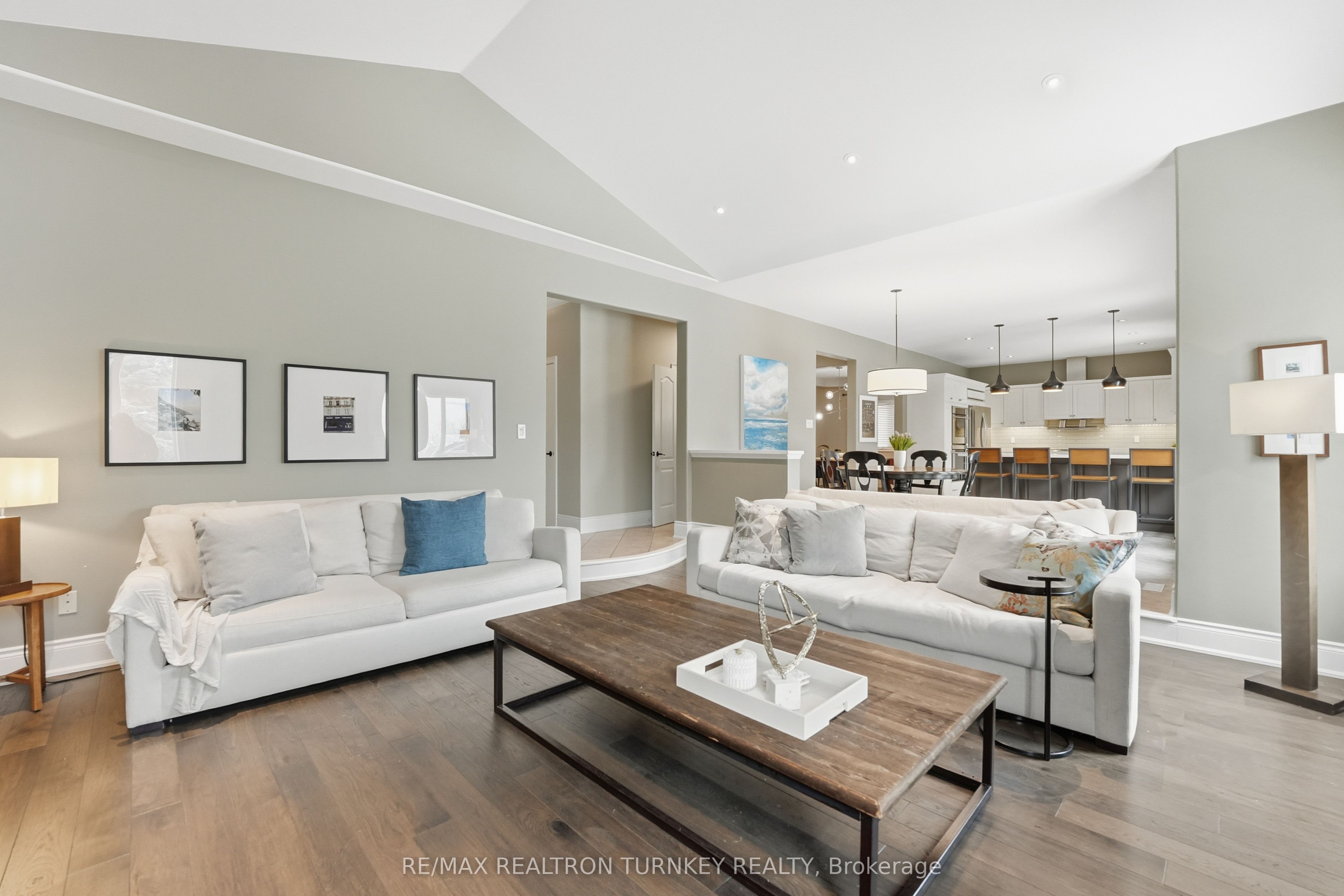 668 Foxcroft Boulevard