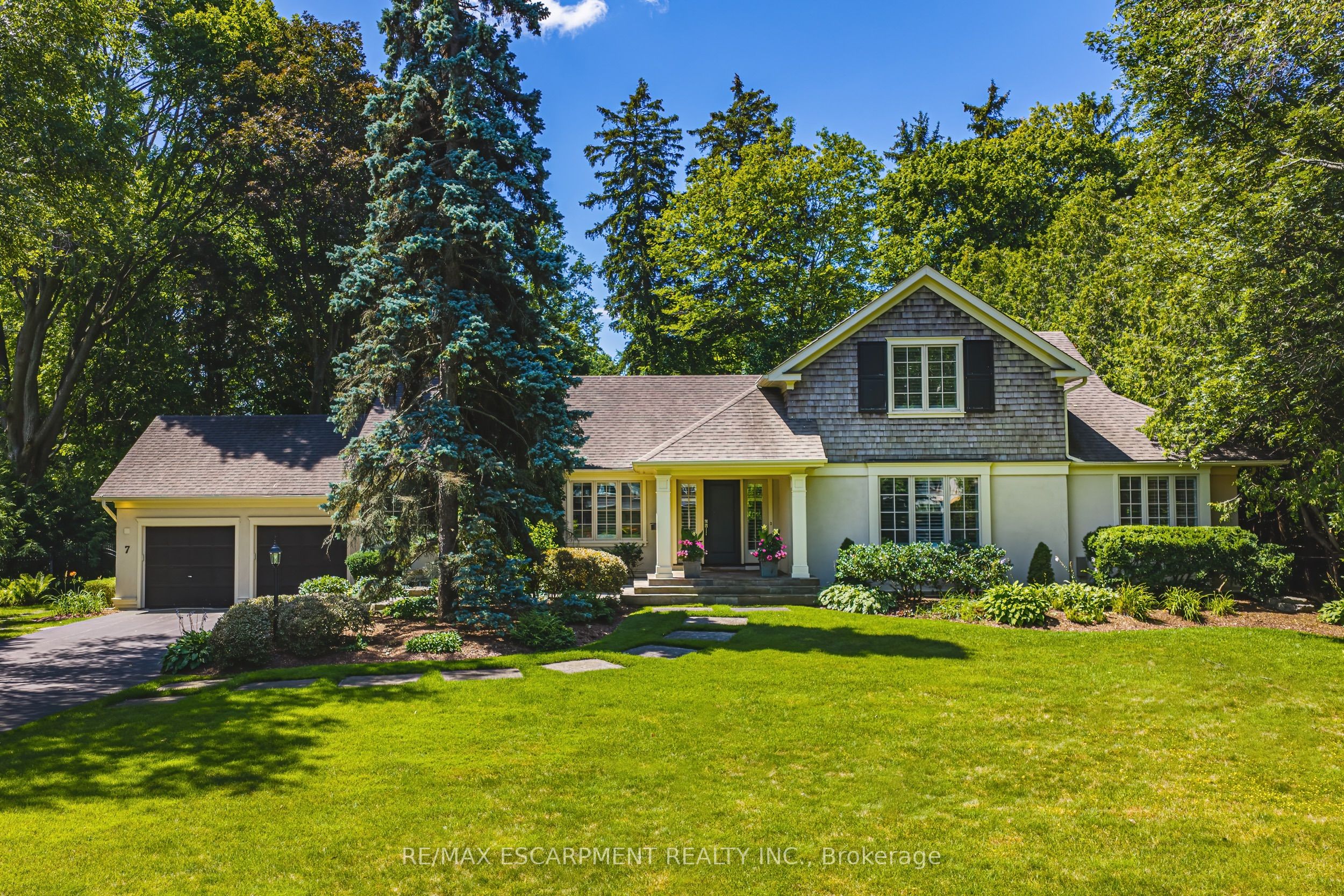 7 Colonial Crescent