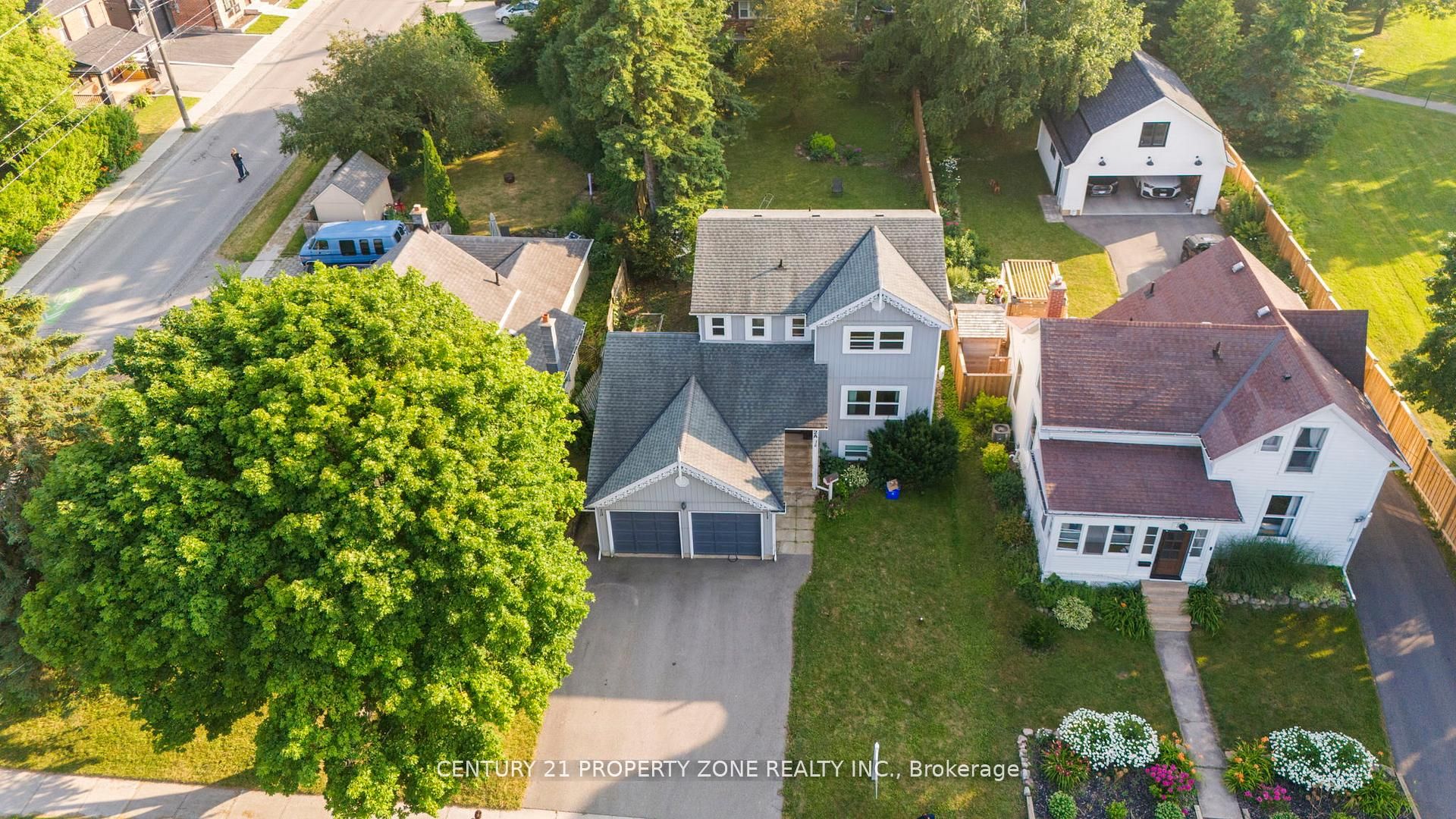 22 A John Street W