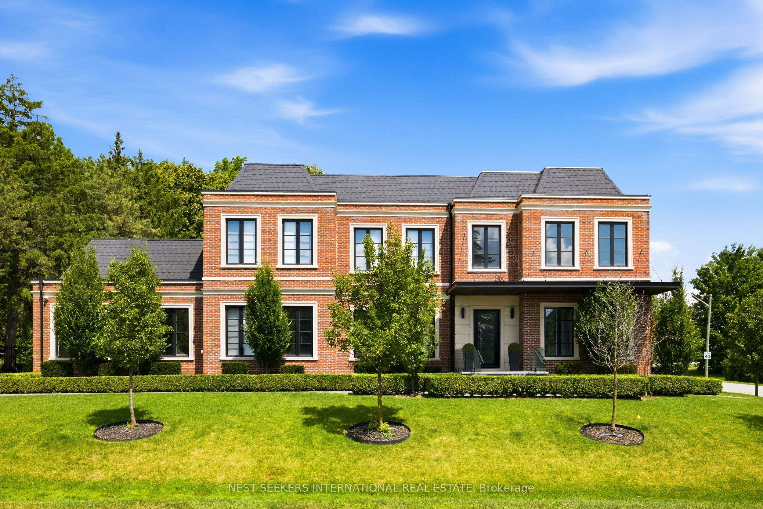 6 Forestave Crescent