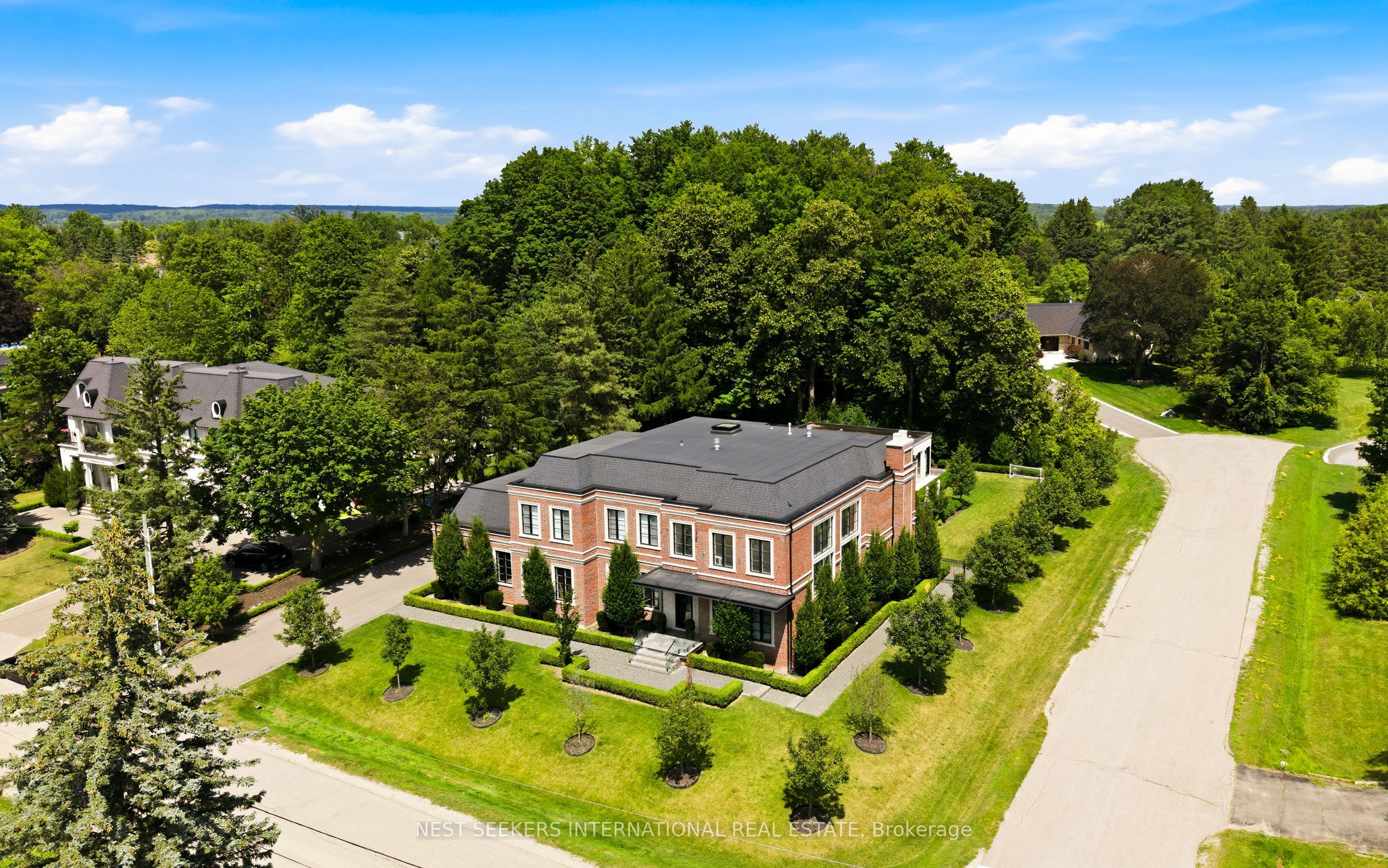 6 Forestave Crescent
