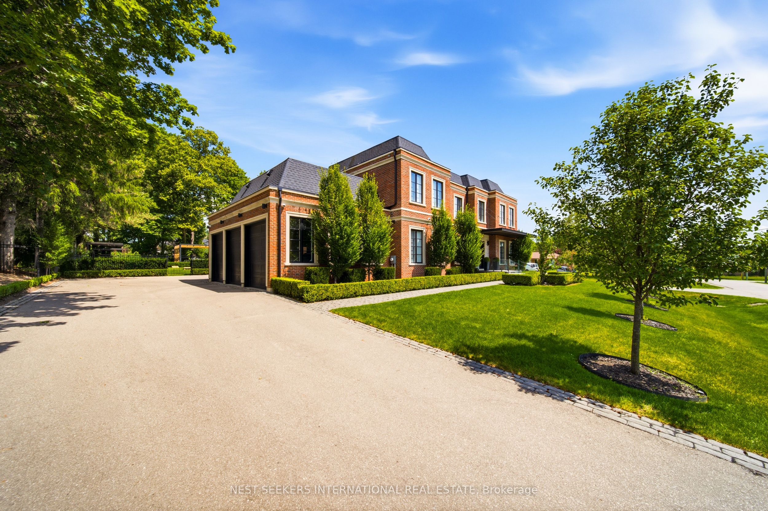 6 Forestave Crescent
